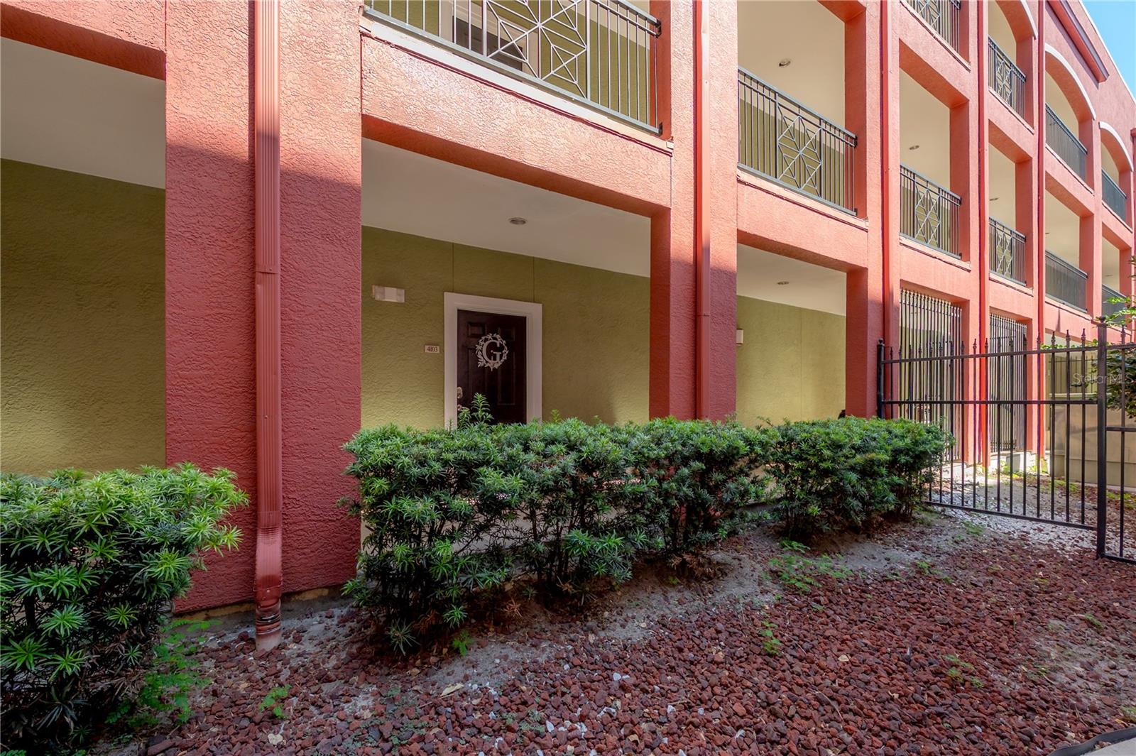 Listing photo id 42 for 1810 Palm Avenue 4103