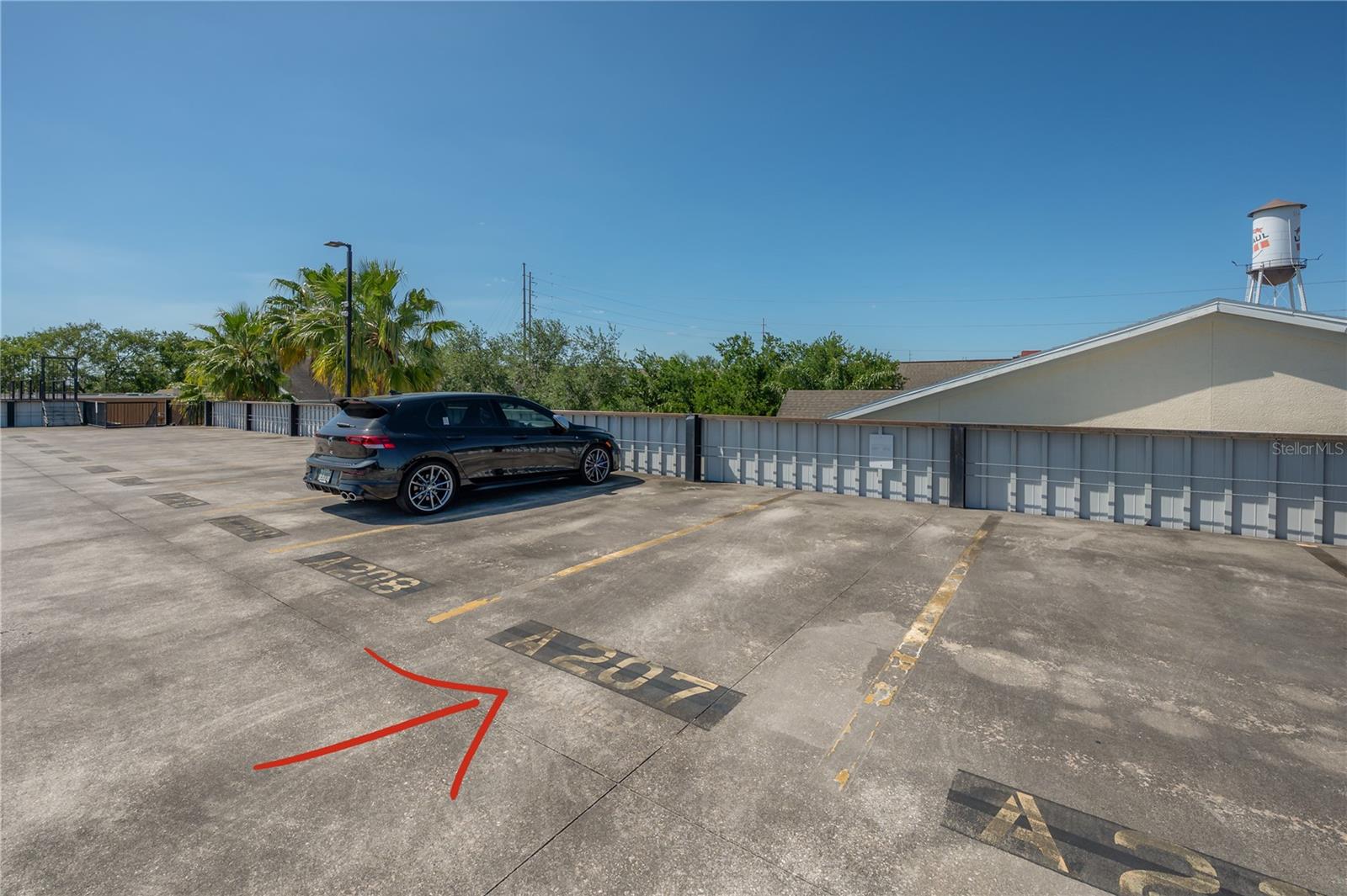 Listing photo id 44 for 1810 Palm Avenue 4103