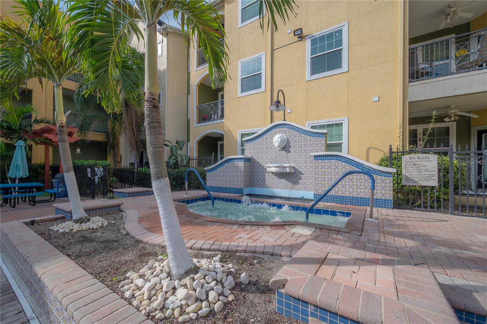 Listing photo id 47 for 1810 Palm Avenue 4103