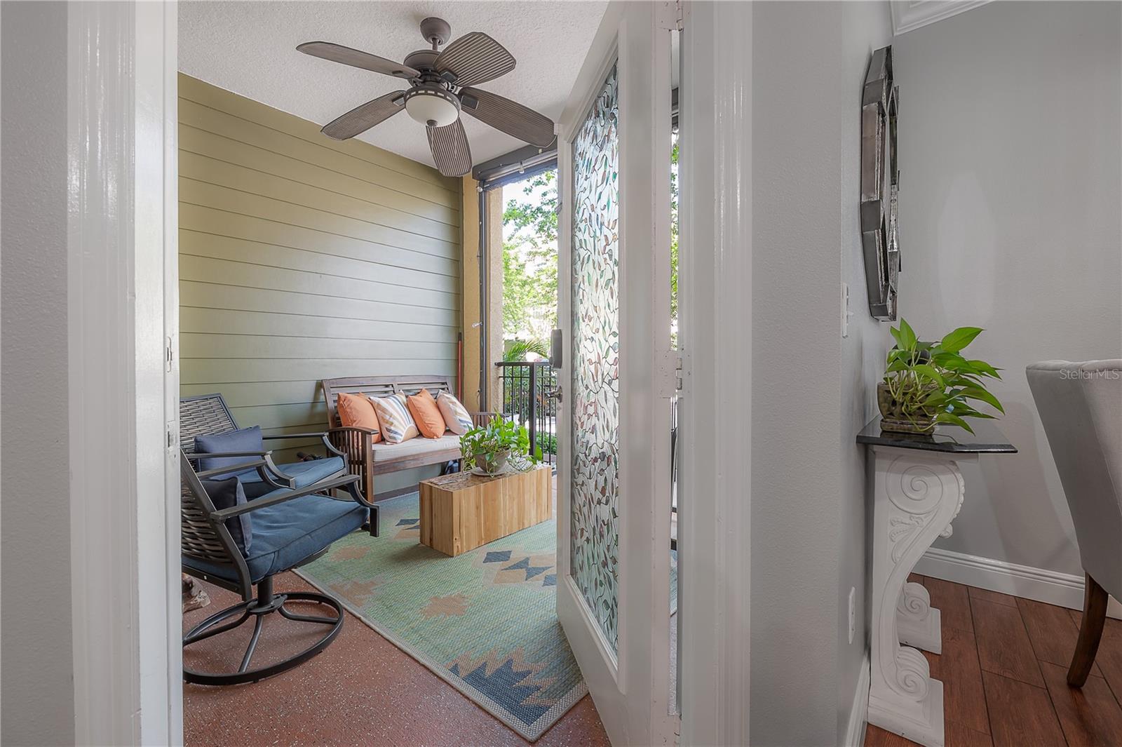 Listing photo id 3 for 1810 Palm Avenue 4103