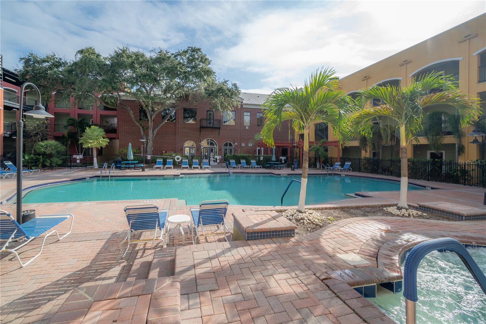 Listing photo id 49 for 1810 Palm Avenue 4103
