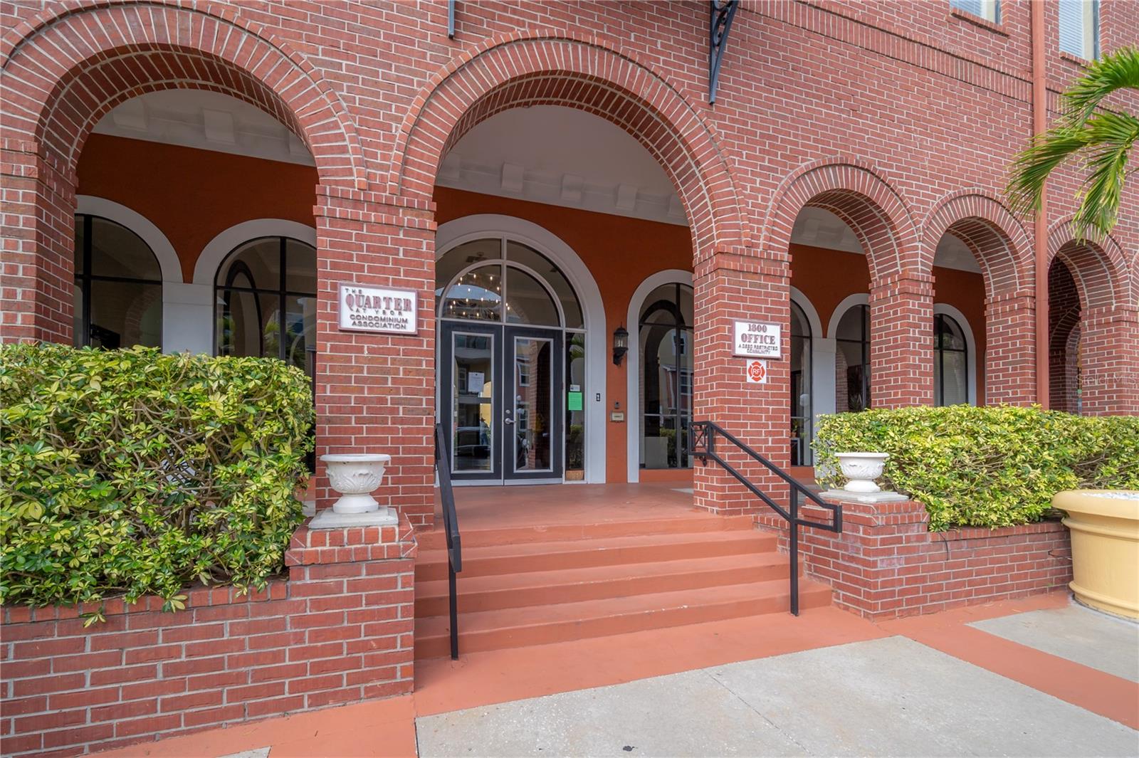 Listing photo id 53 for 1810 Palm Avenue 4103