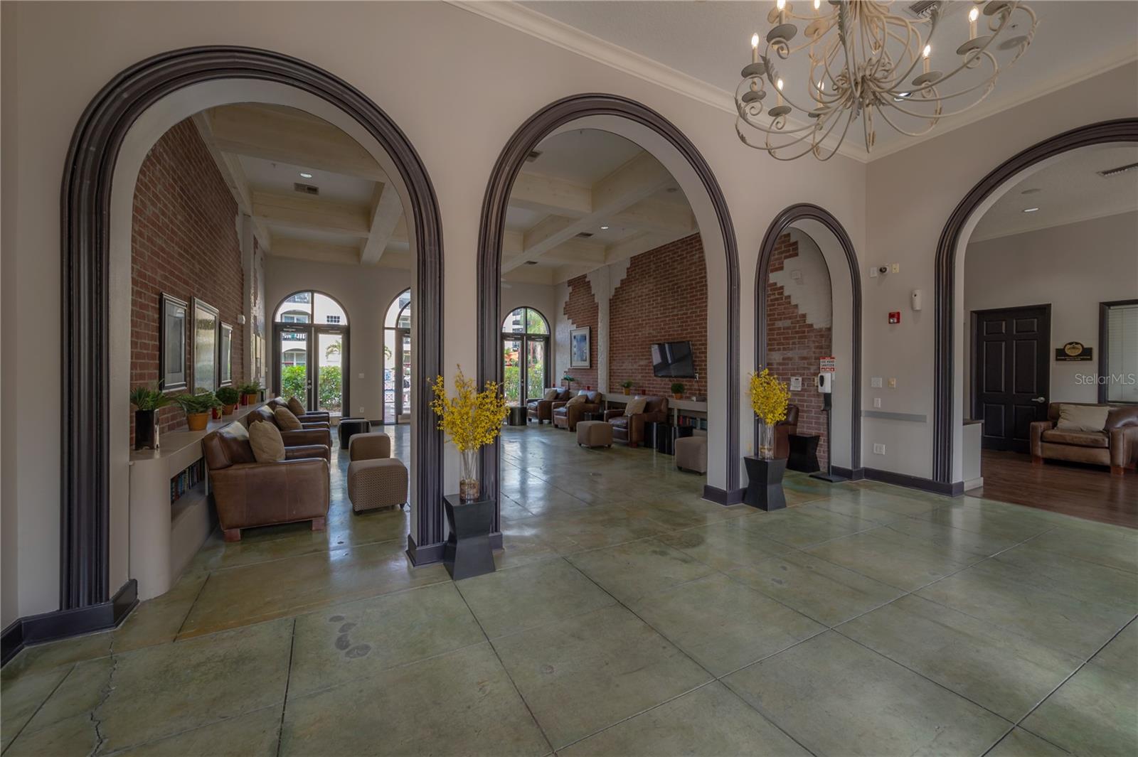 Listing photo id 54 for 1810 Palm Avenue 4103