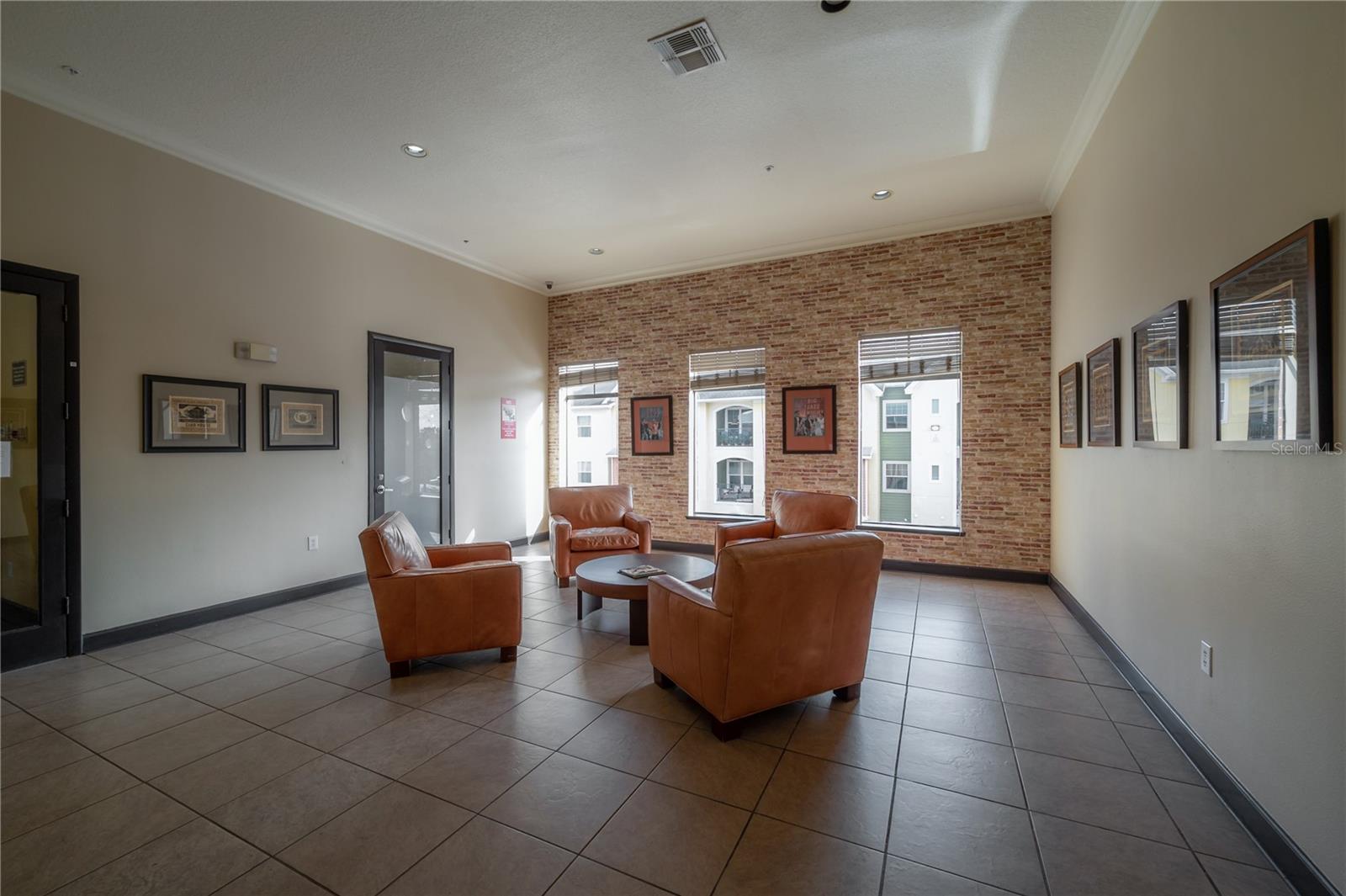 Listing photo id 55 for 1810 Palm Avenue 4103