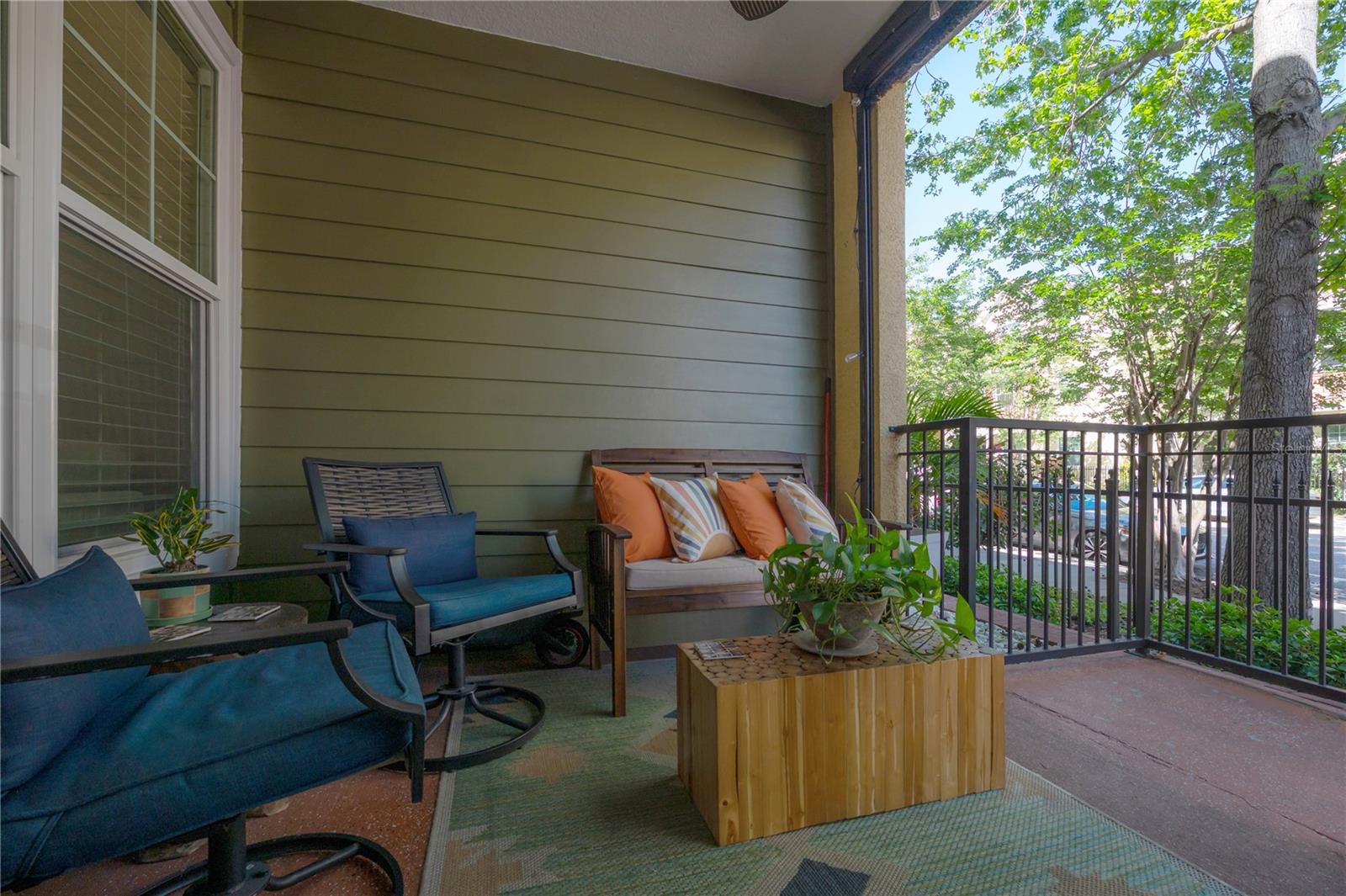 Listing photo id 4 for 1810 Palm Avenue 4103