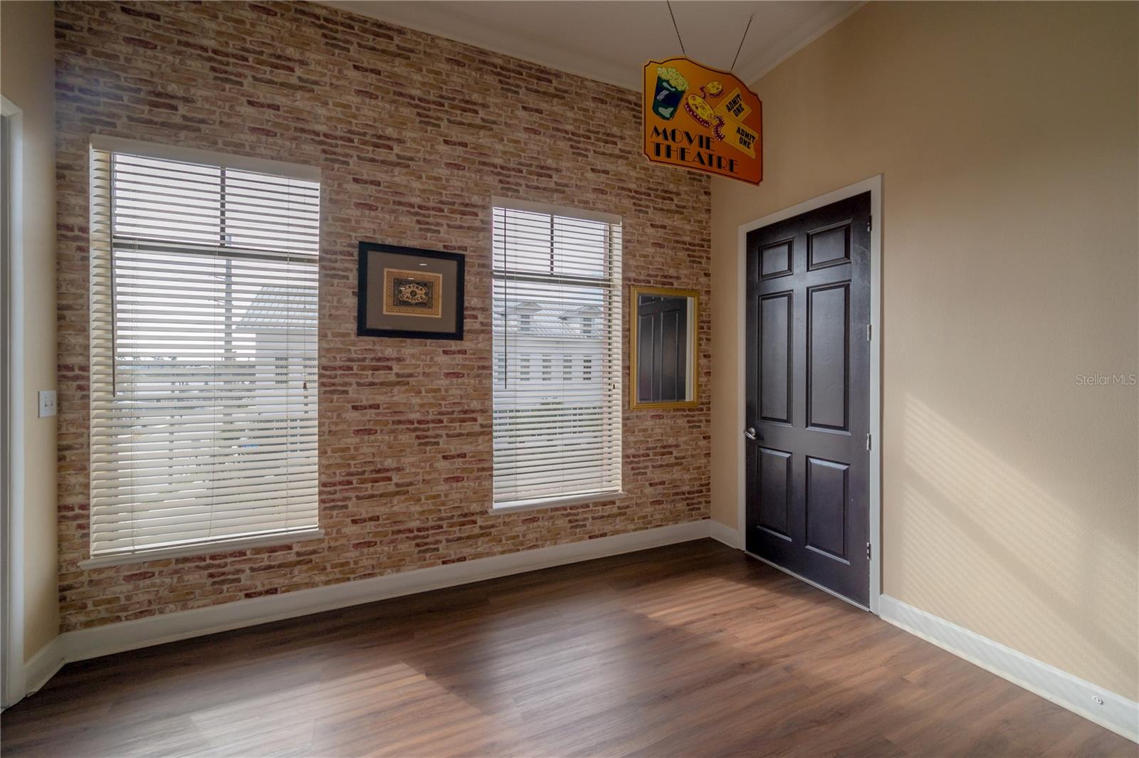 Listing photo id 62 for 1810 Palm Avenue 4103
