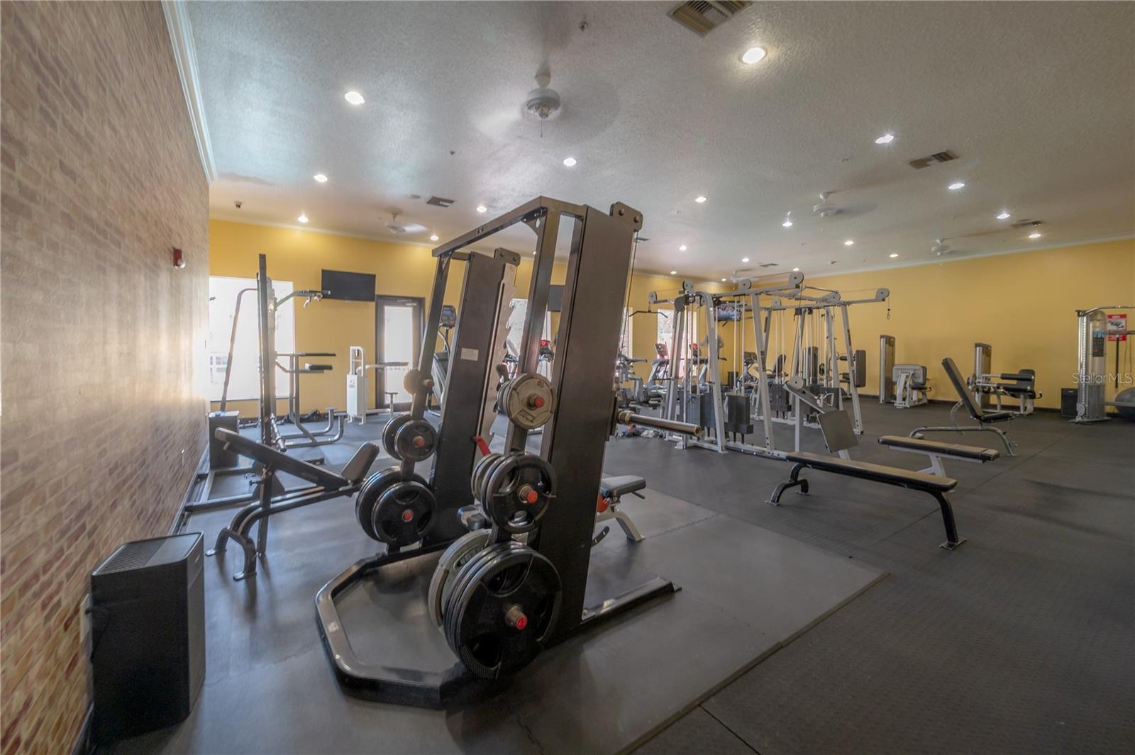 Listing photo id 65 for 1810 Palm Avenue 4103