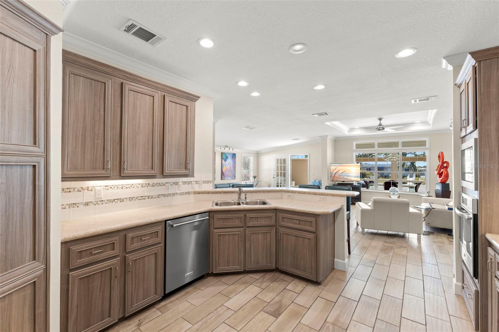 Image 19 of 52 For 7300 Americana Drive Ne 143