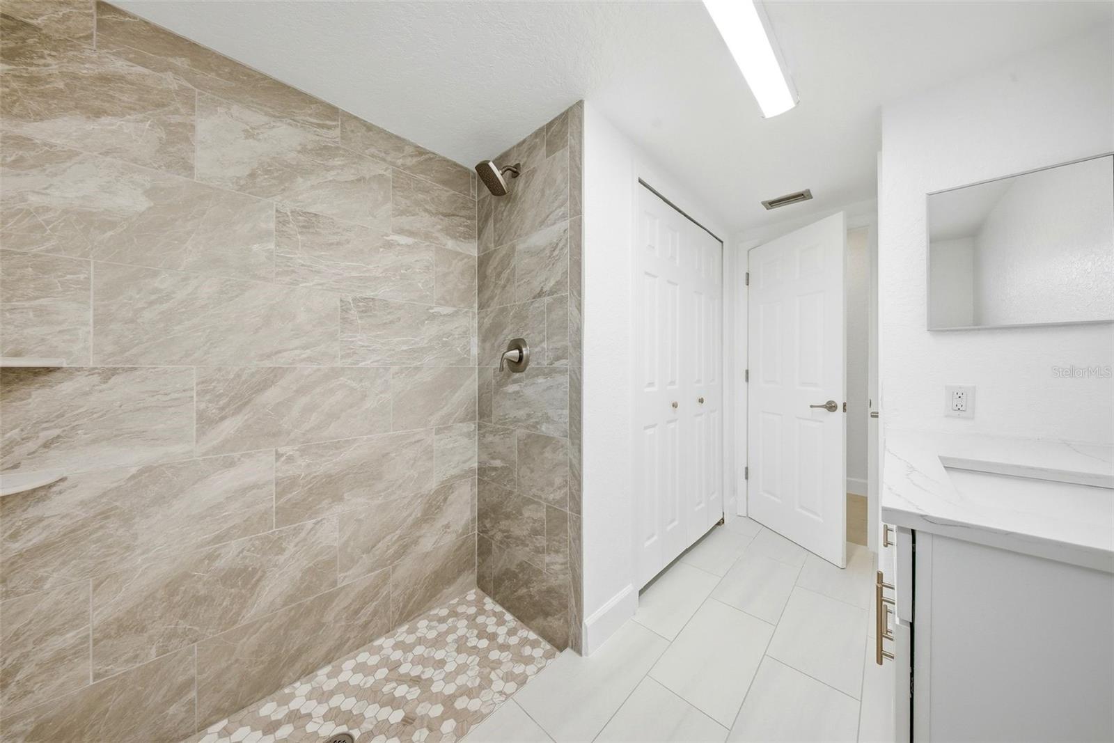 Image 18 of 36 For 5040 Galleon Court