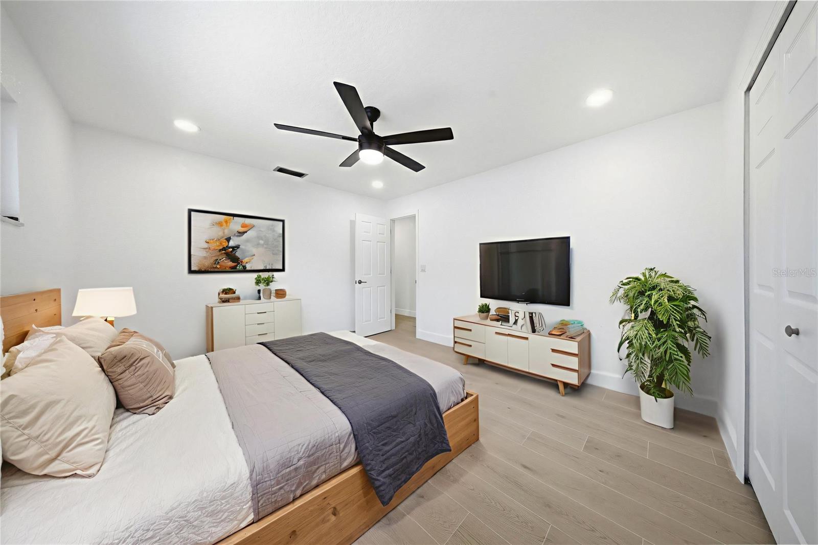 Image 20 of 36 For 5040 Galleon Court