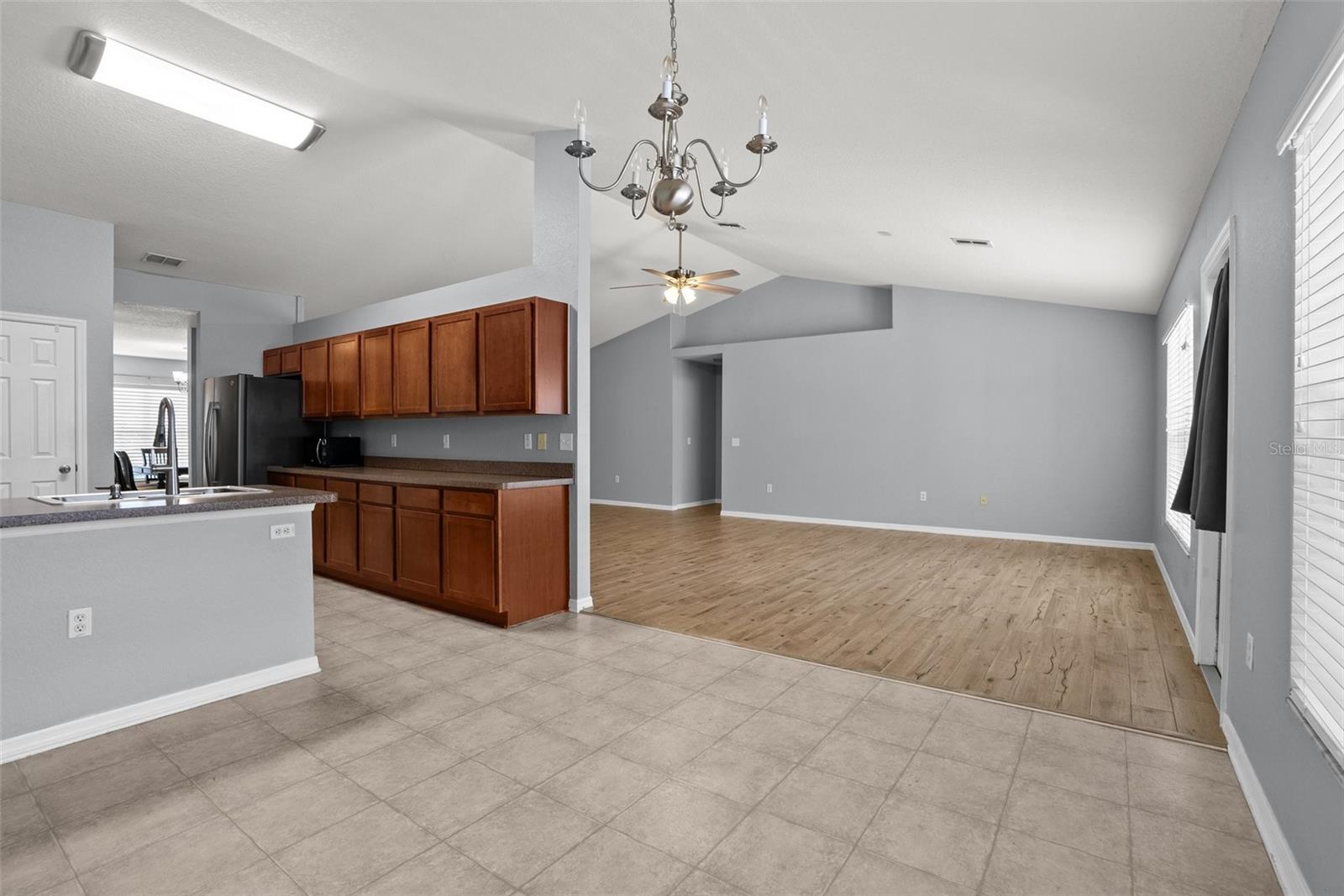 Image 12 of 49 For 11366 Riddle Drive