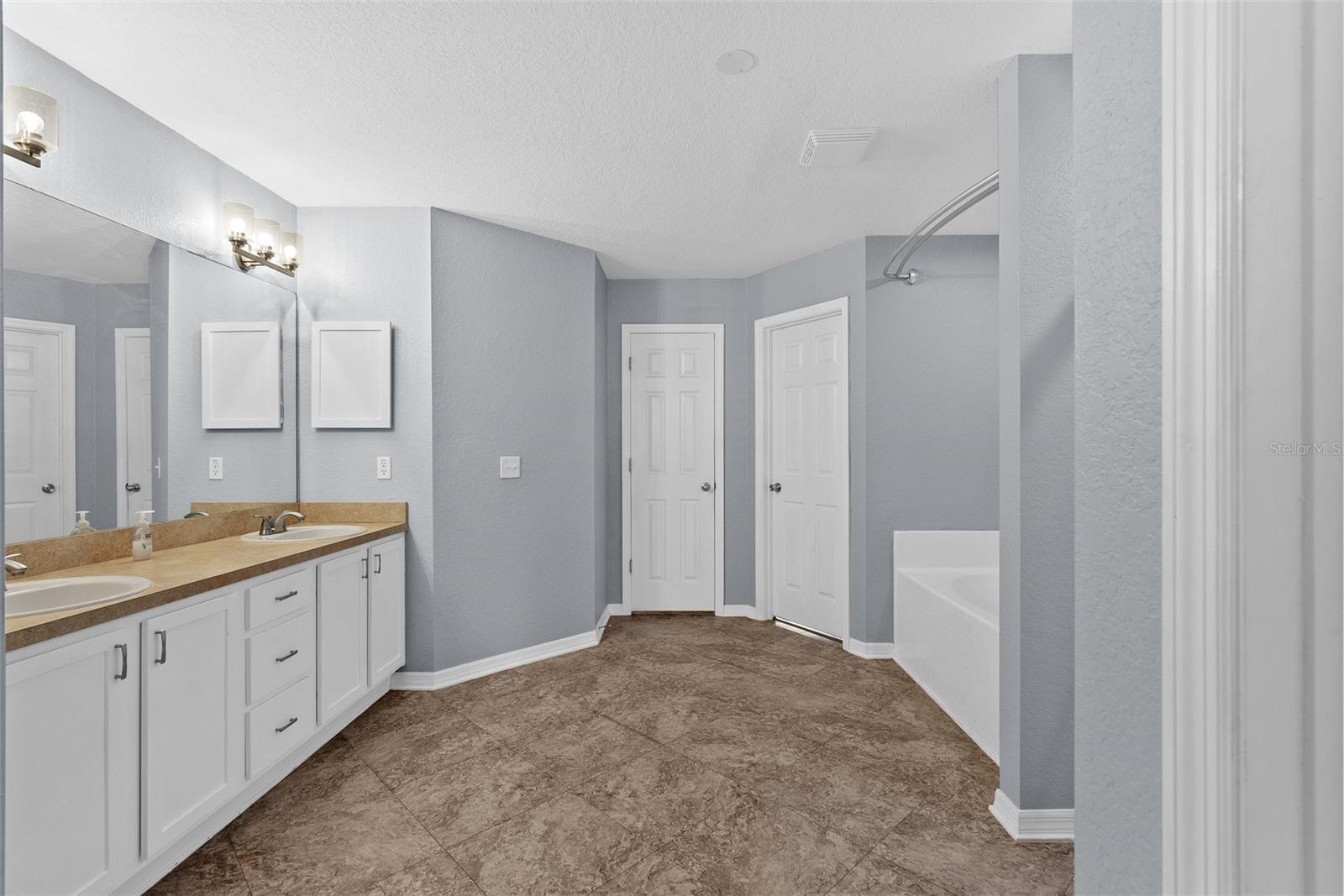 Image 25 of 49 For 11366 Riddle Drive