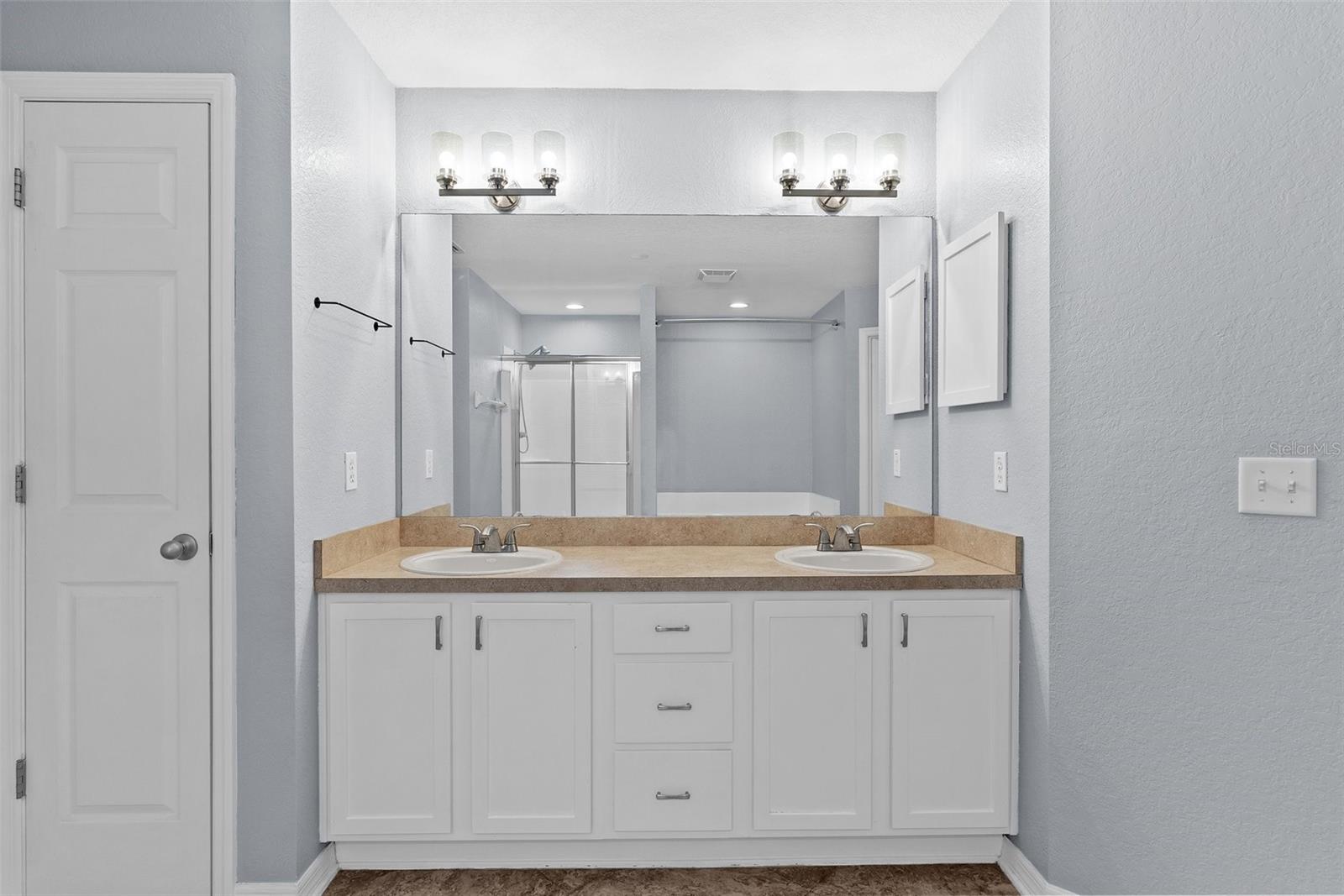 Image 26 of 49 For 11366 Riddle Drive