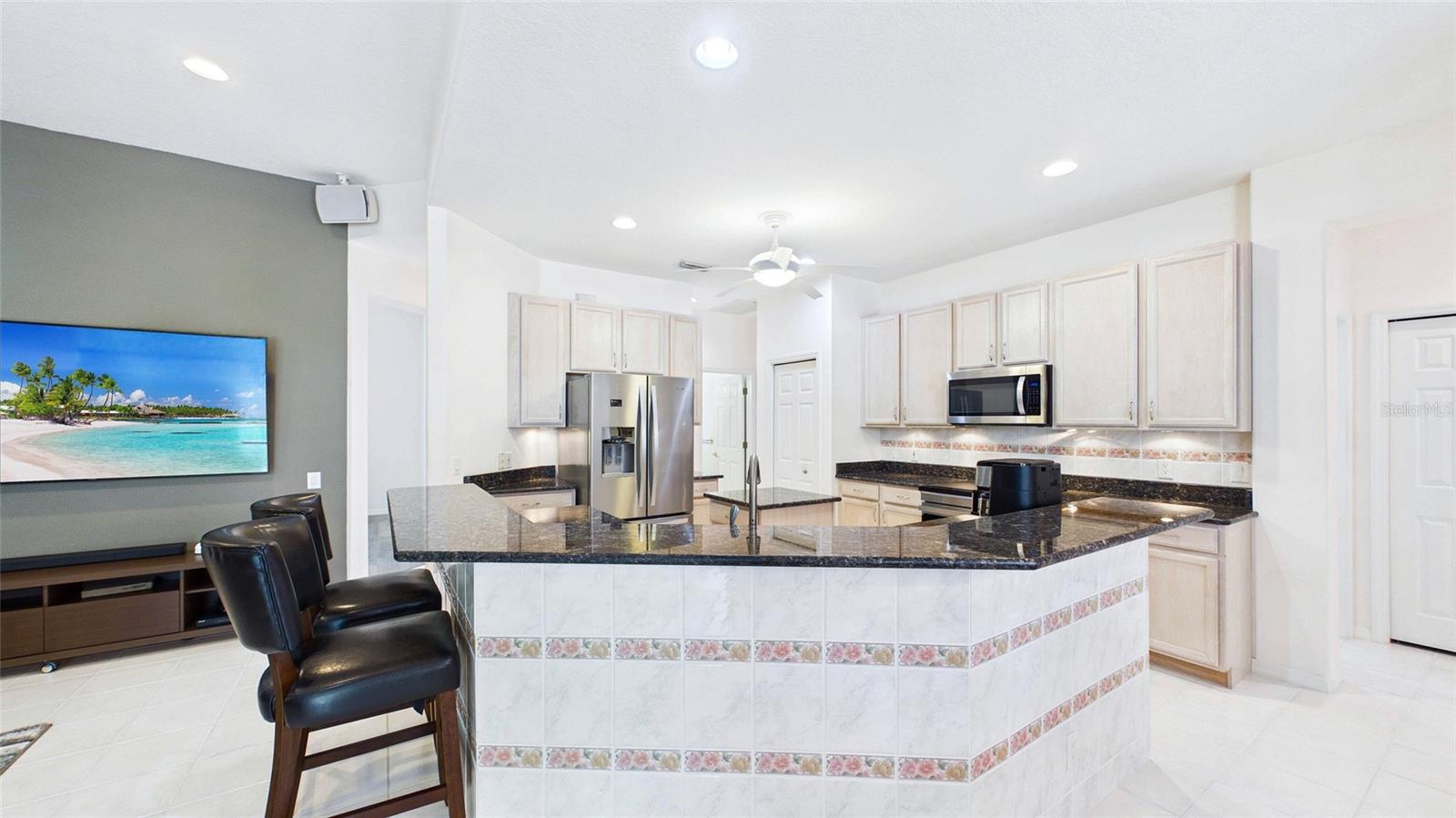 Image 13 of 37 For 2220 Elizabeth Way