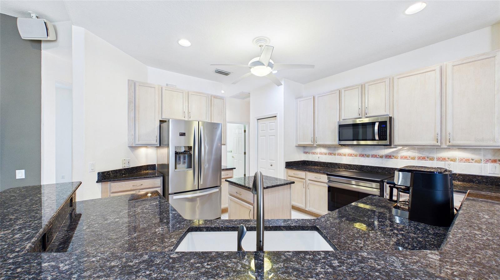 Image 14 of 37 For 2220 Elizabeth Way