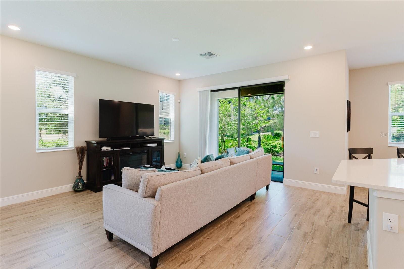 Image 10 of 53 For 4531 Almada Lane Se