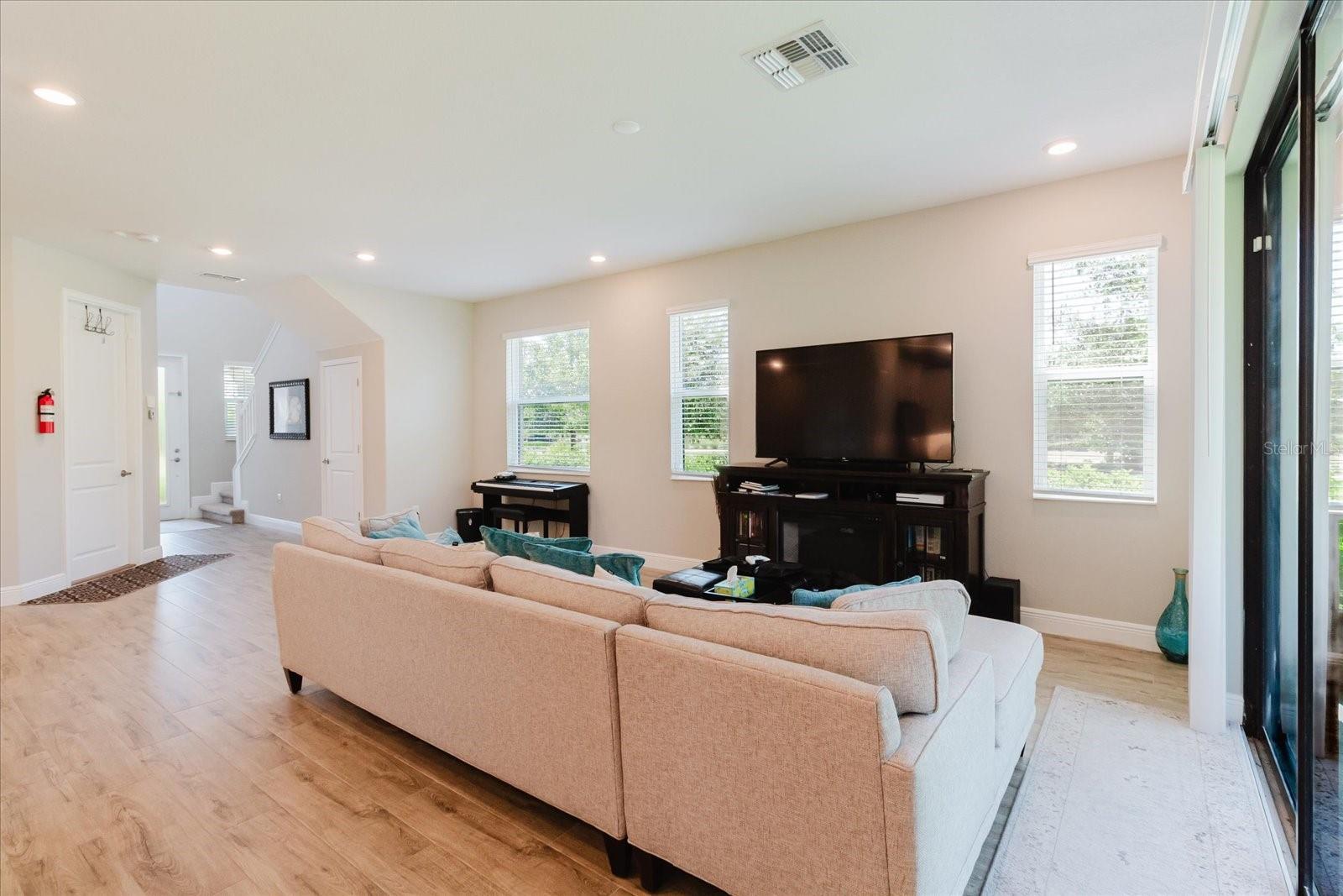 Image 11 of 53 For 4531 Almada Lane Se