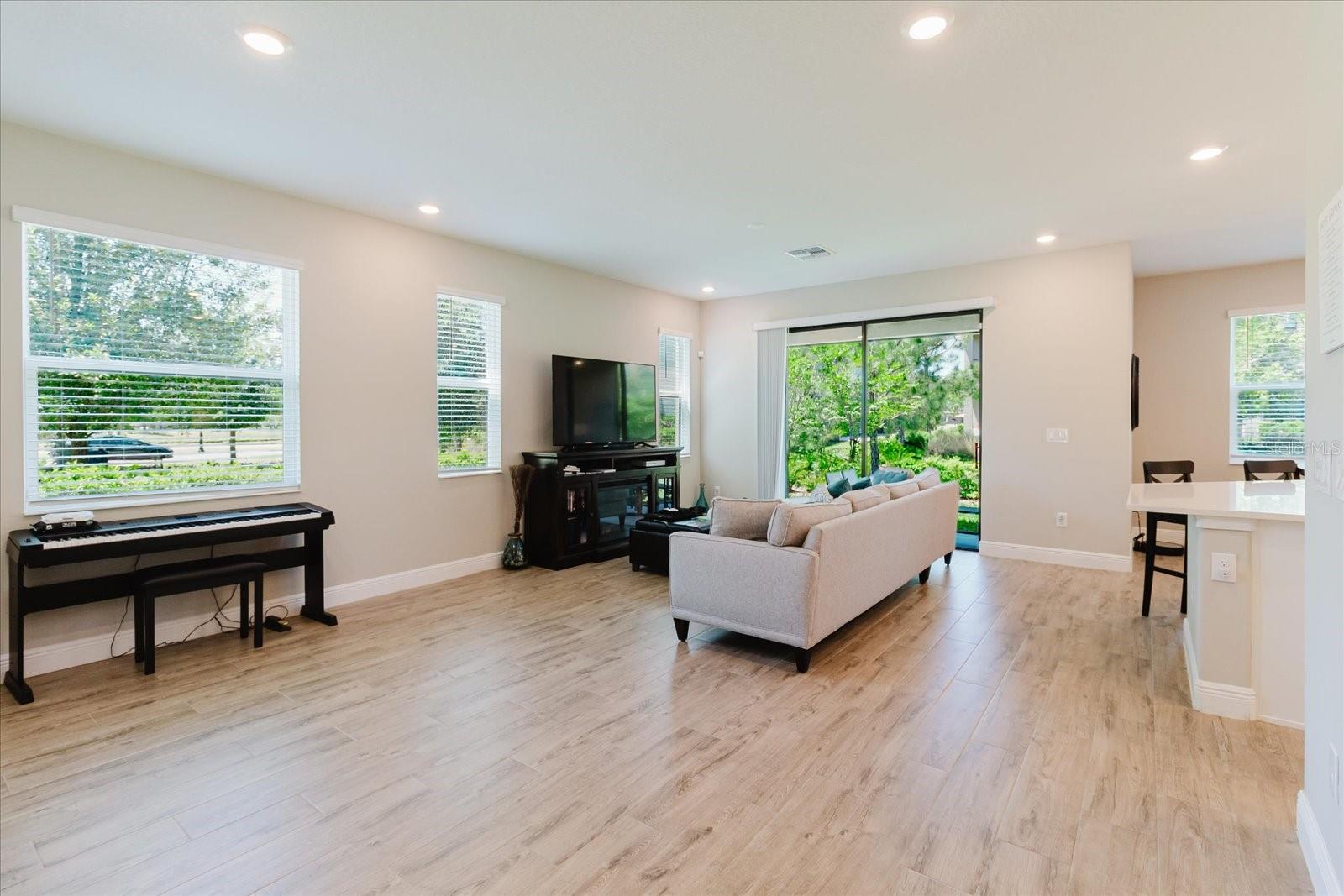 Image 12 of 53 For 4531 Almada Lane Se