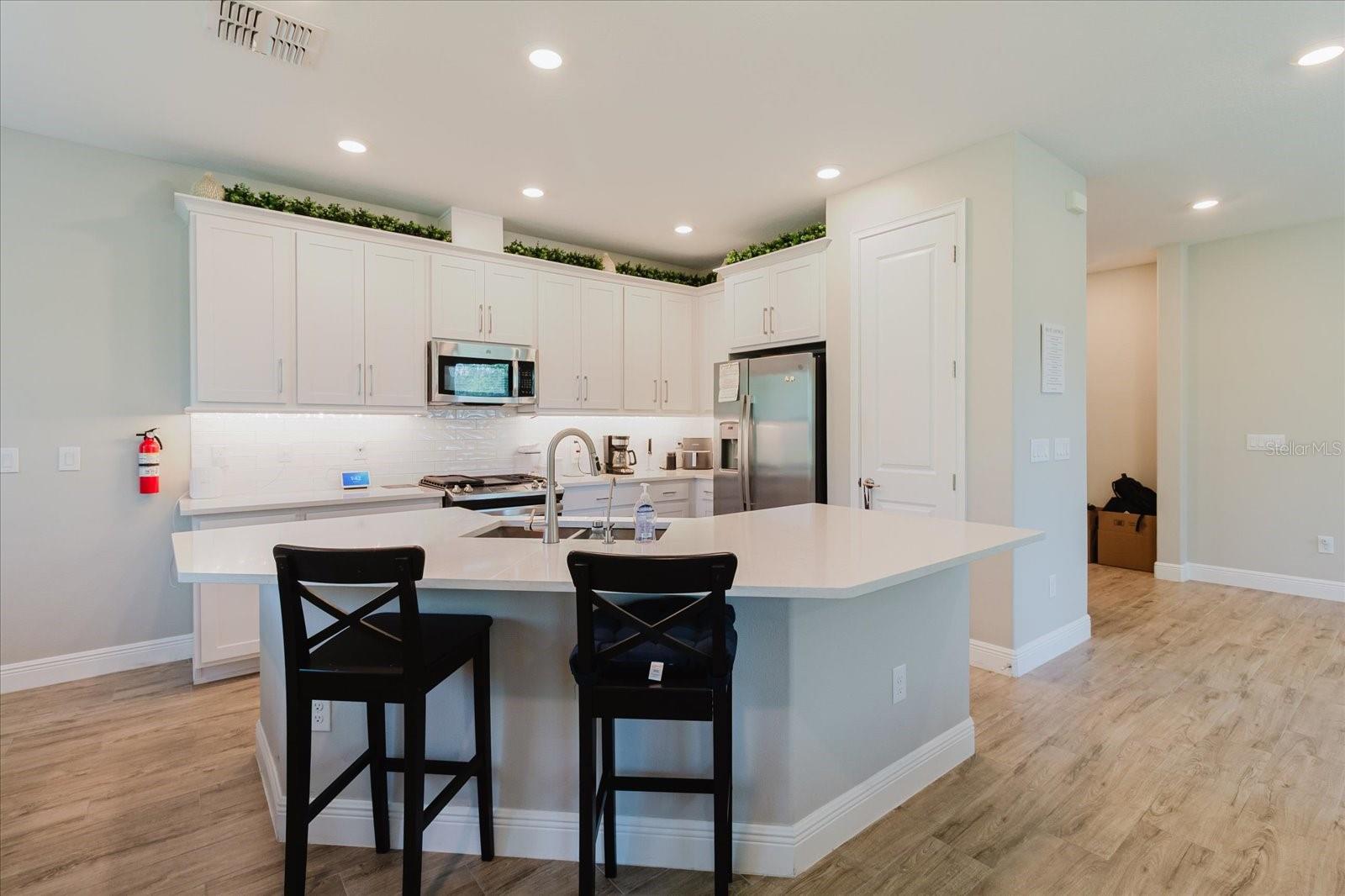 Image 14 of 53 For 4531 Almada Lane Se