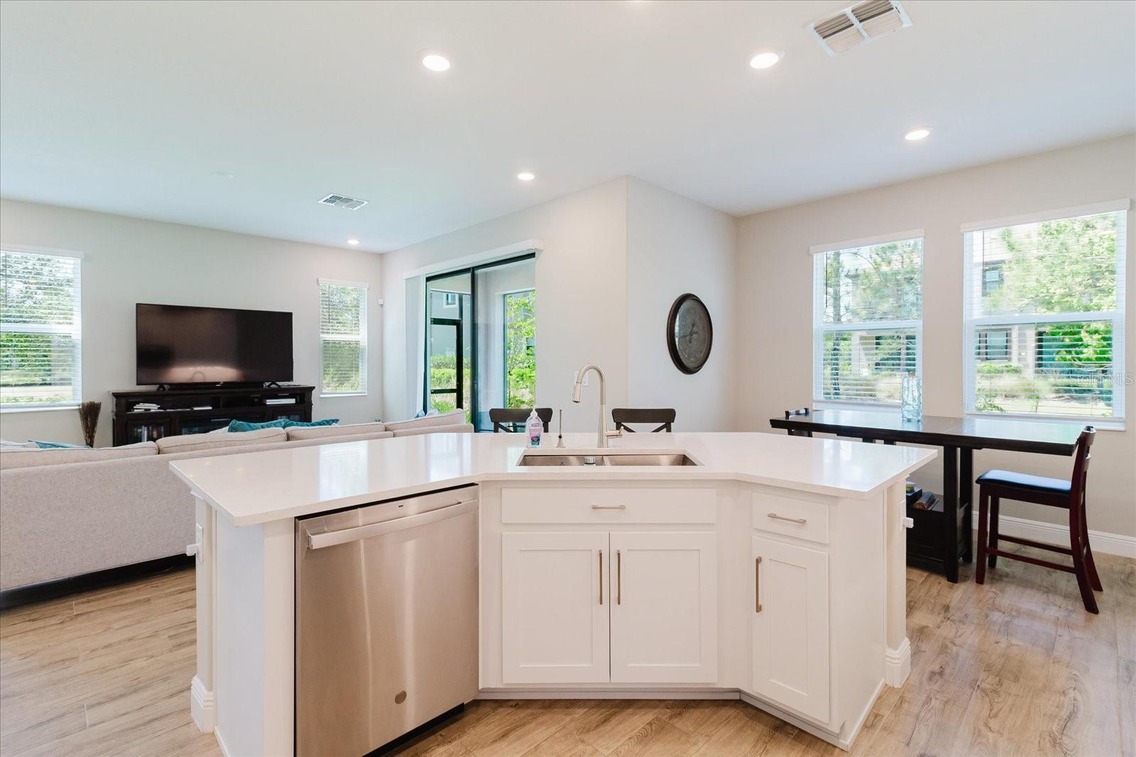 Image 17 of 53 For 4531 Almada Lane Se