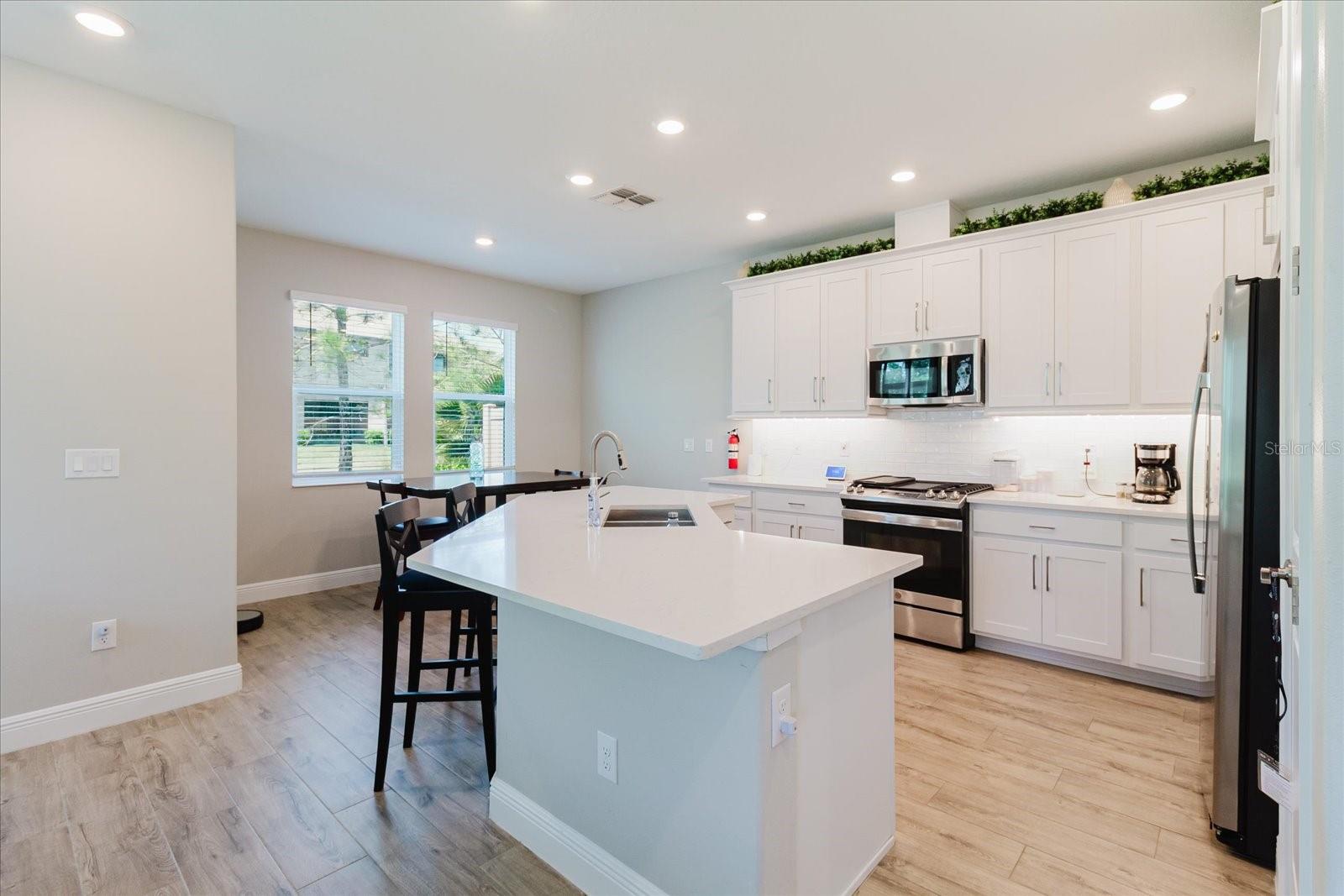 Image 18 of 53 For 4531 Almada Lane Se