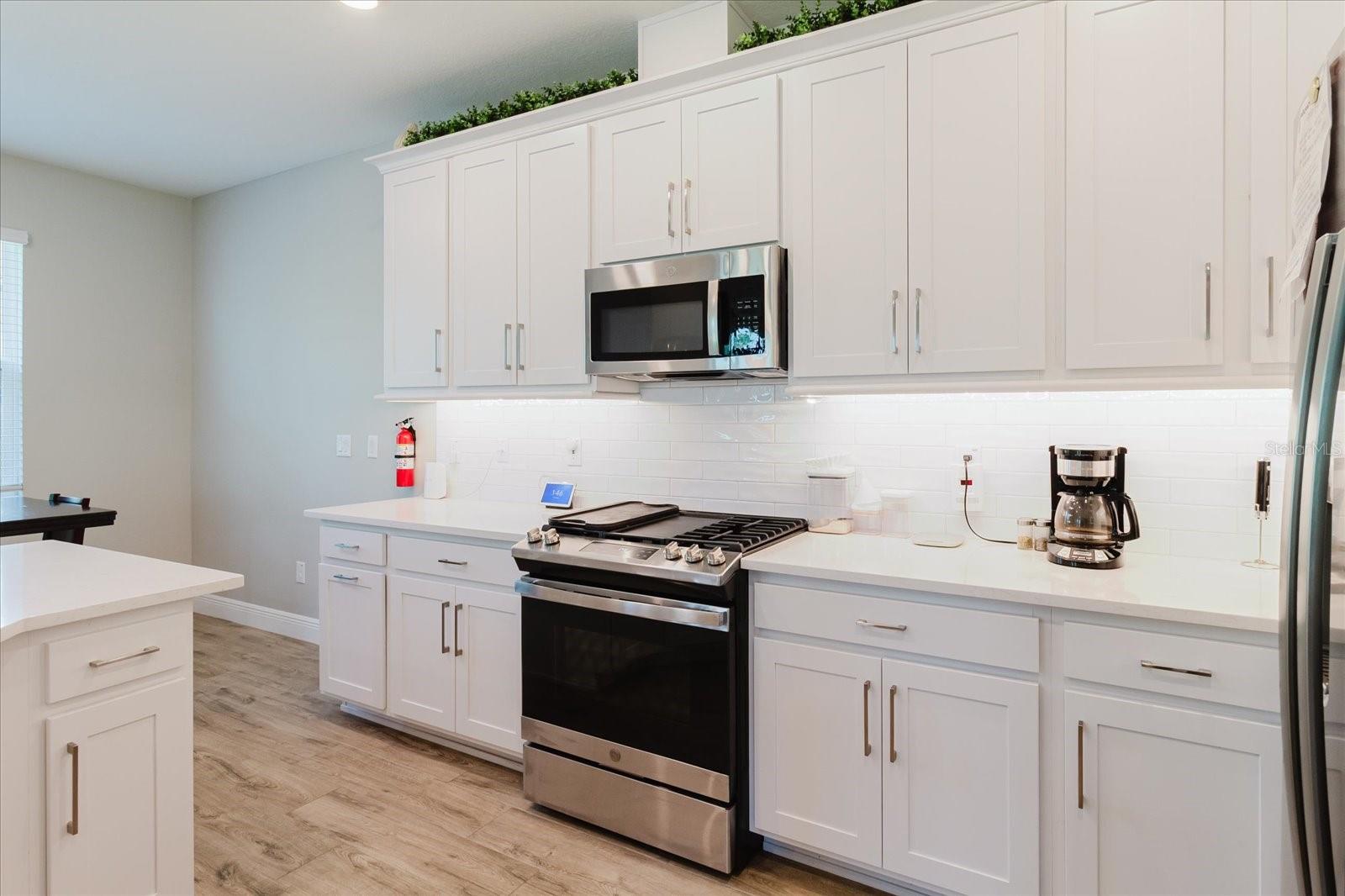 Image 19 of 53 For 4531 Almada Lane Se