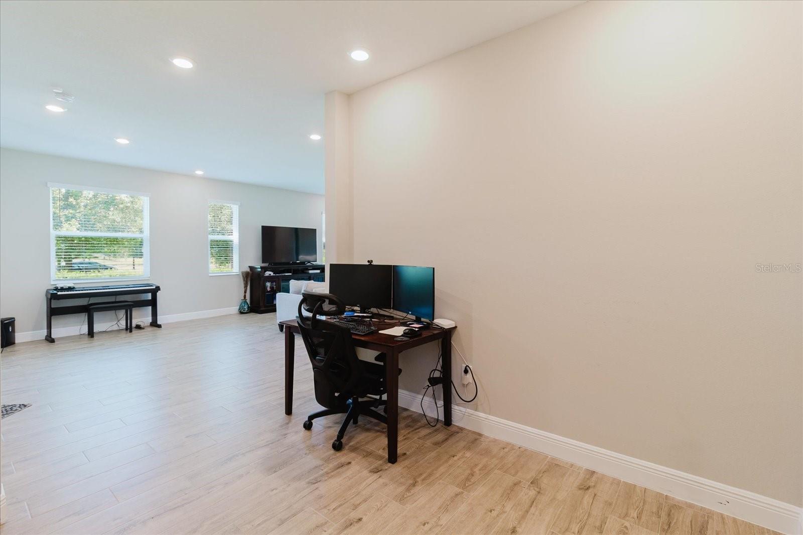 Image 24 of 53 For 4531 Almada Lane Se