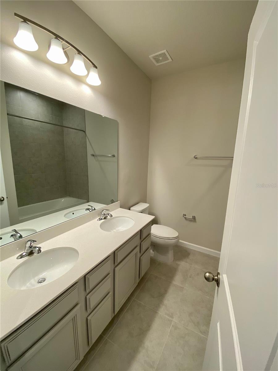 Image 23 of 36 For 18236 Hunters Meadow Walk