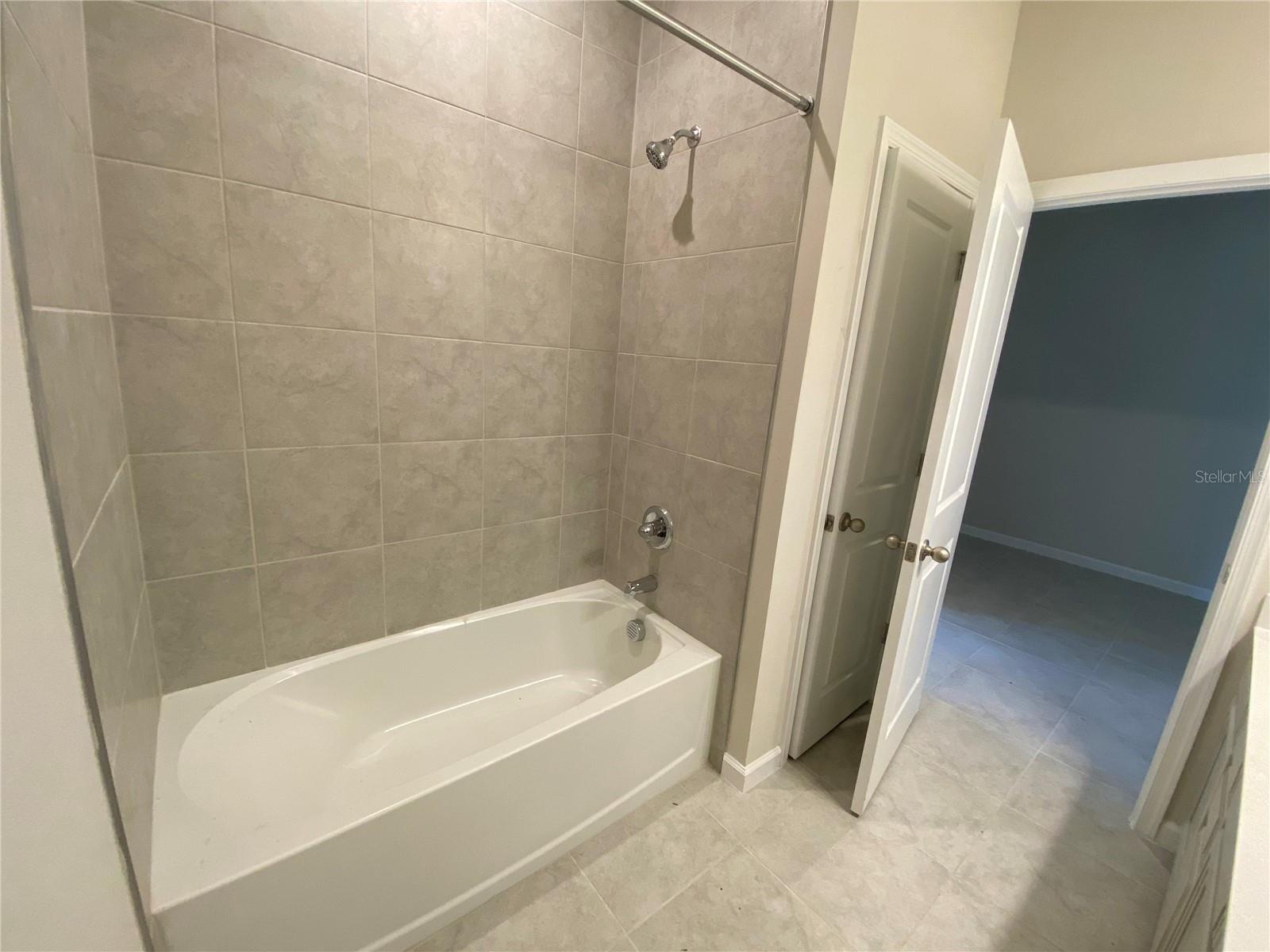 Image 24 of 36 For 18236 Hunters Meadow Walk