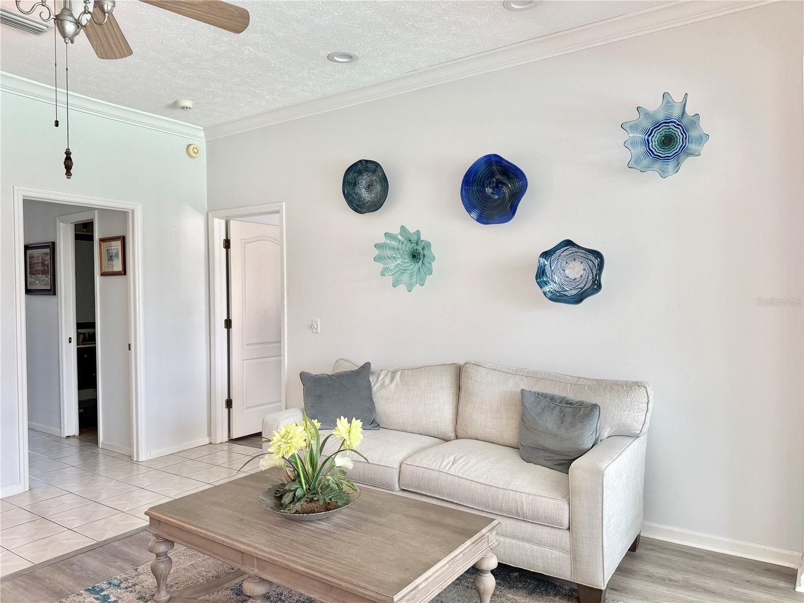 Listing photo id 8 for 6326 Queensway Dr