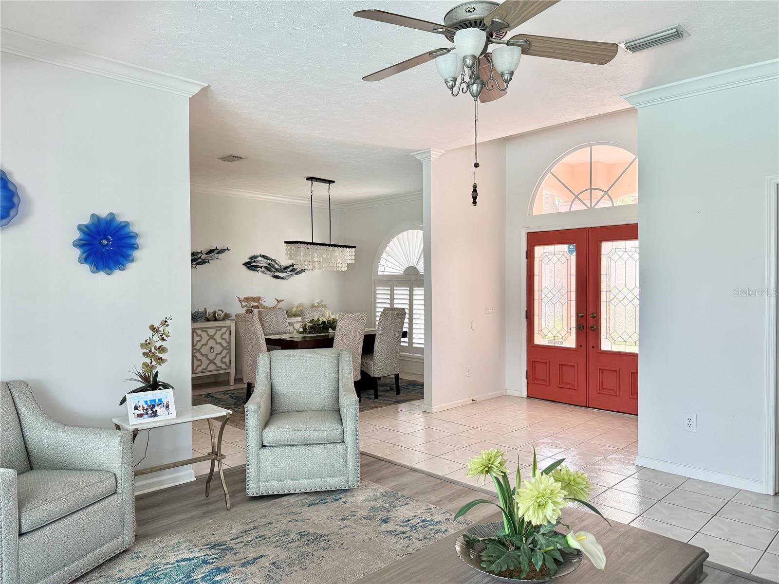 Listing photo id 9 for 6326 Queensway Dr