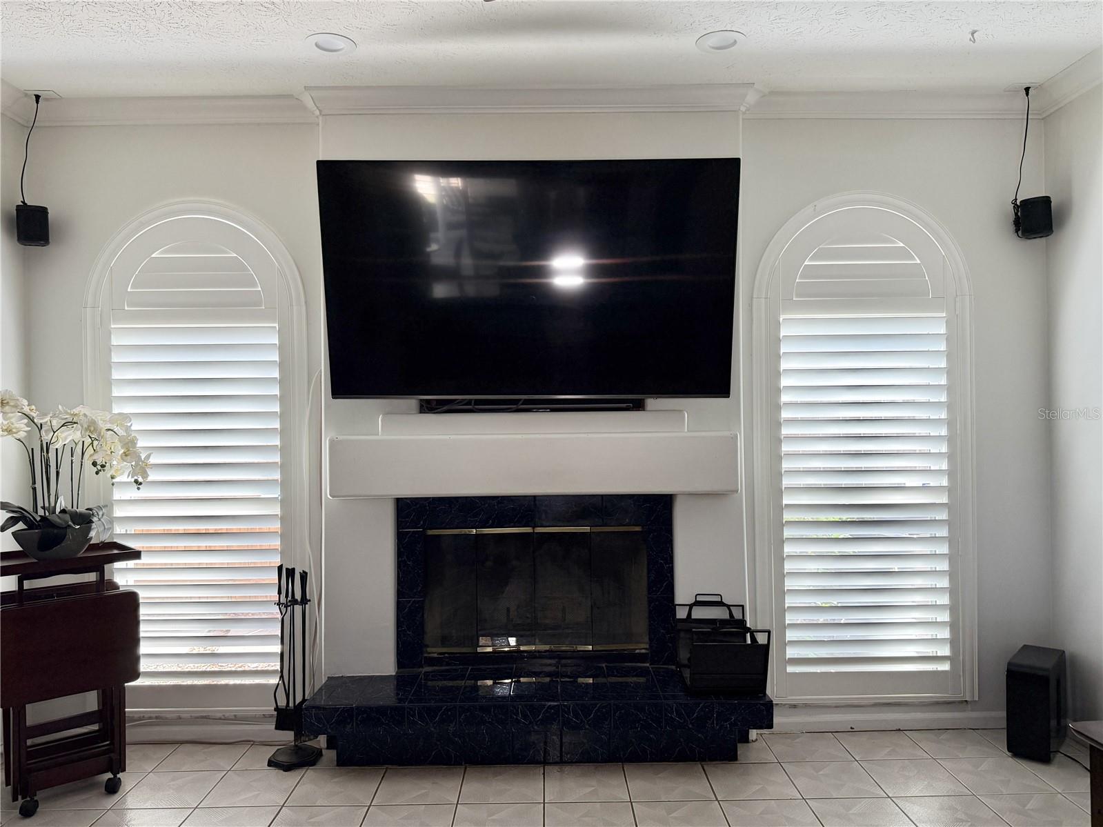 Listing photo id 14 for 6326 Queensway Dr