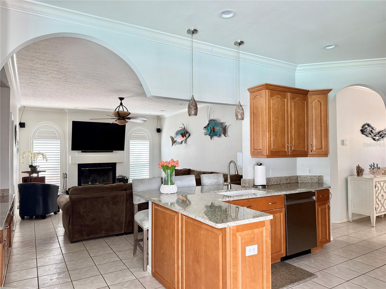 Listing photo id 18 for 6326 Queensway Dr