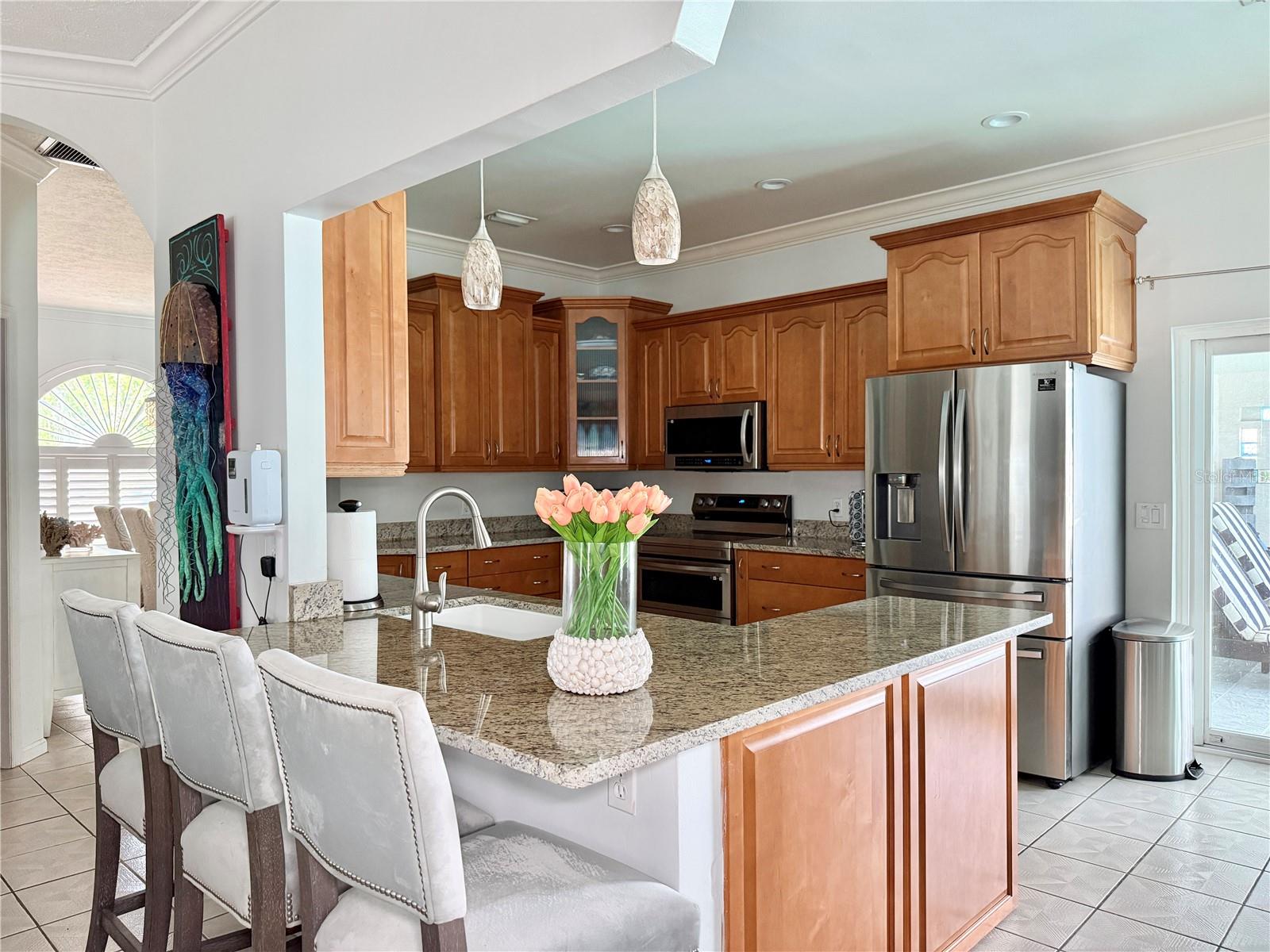 Listing photo id 20 for 6326 Queensway Dr