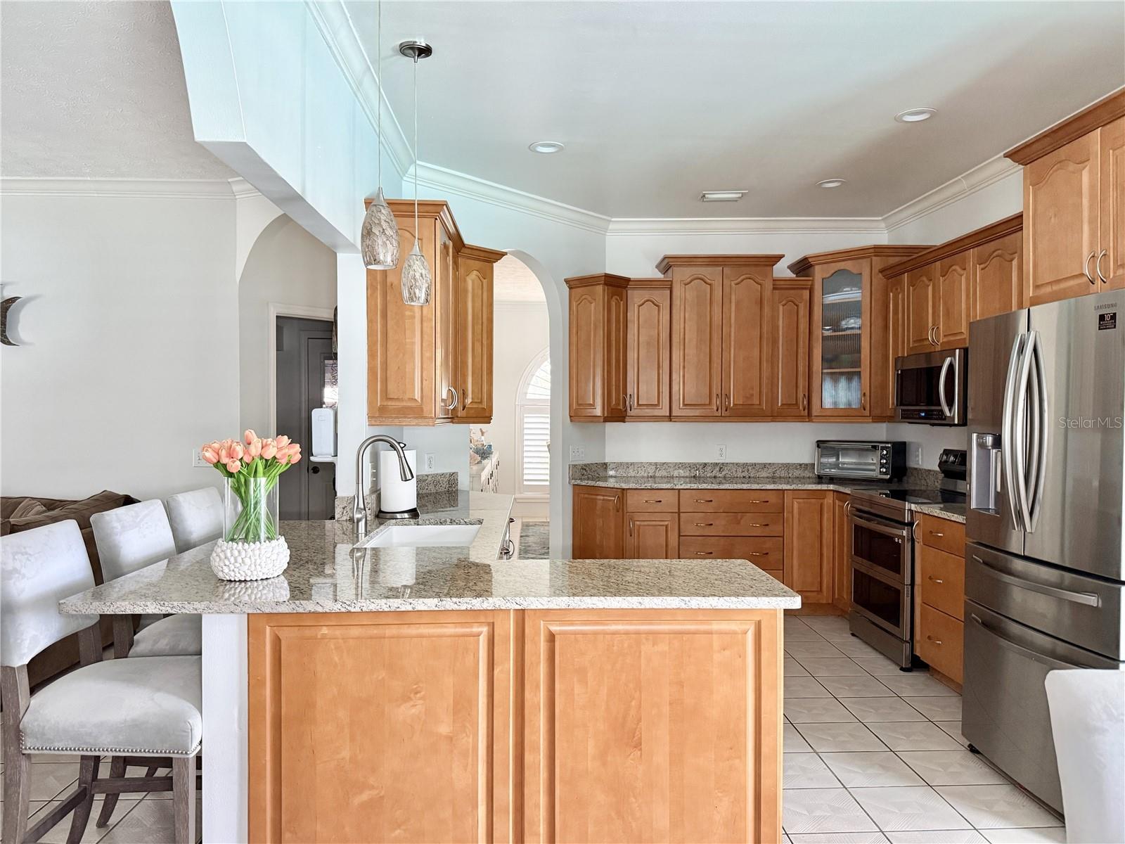 Listing photo id 22 for 6326 Queensway Dr