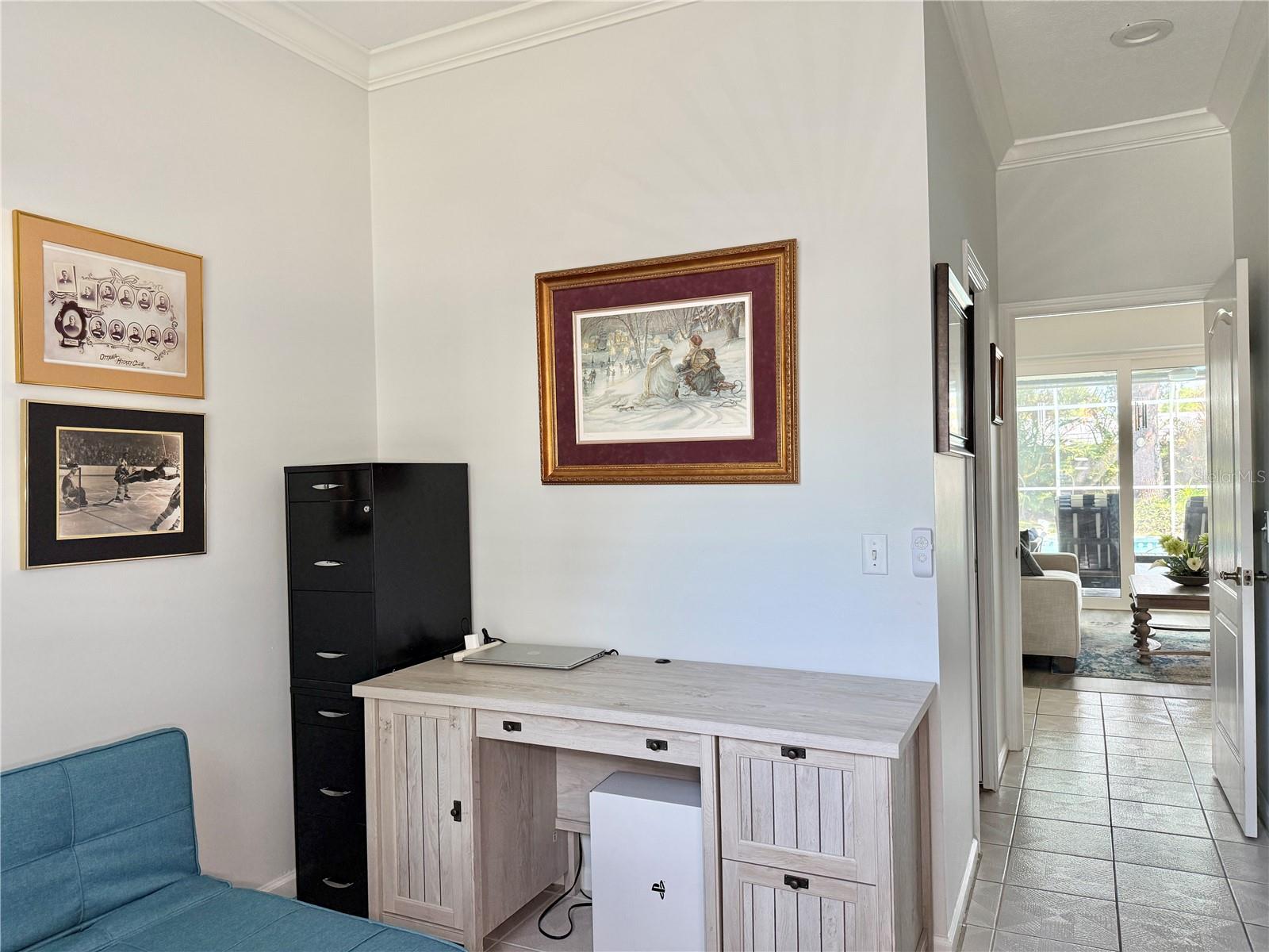 Listing photo id 42 for 6326 Queensway Dr