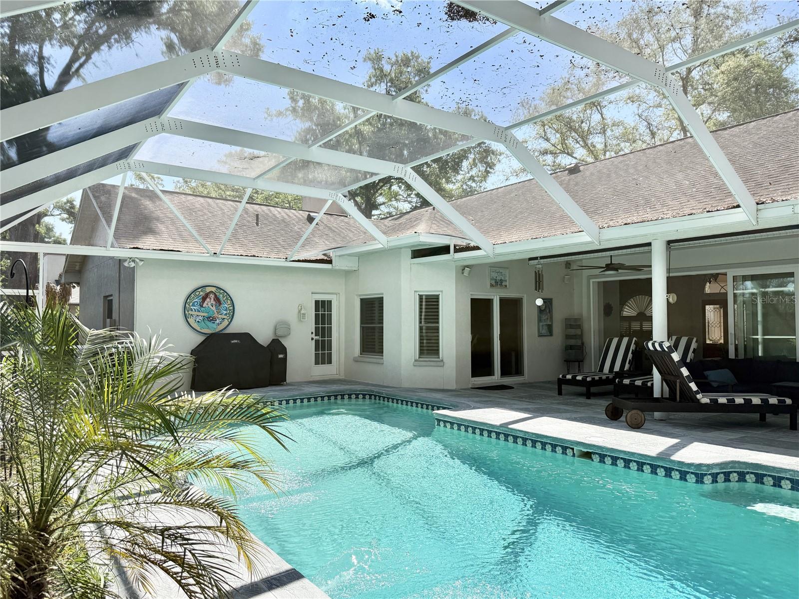 Listing photo id 49 for 6326 Queensway Dr