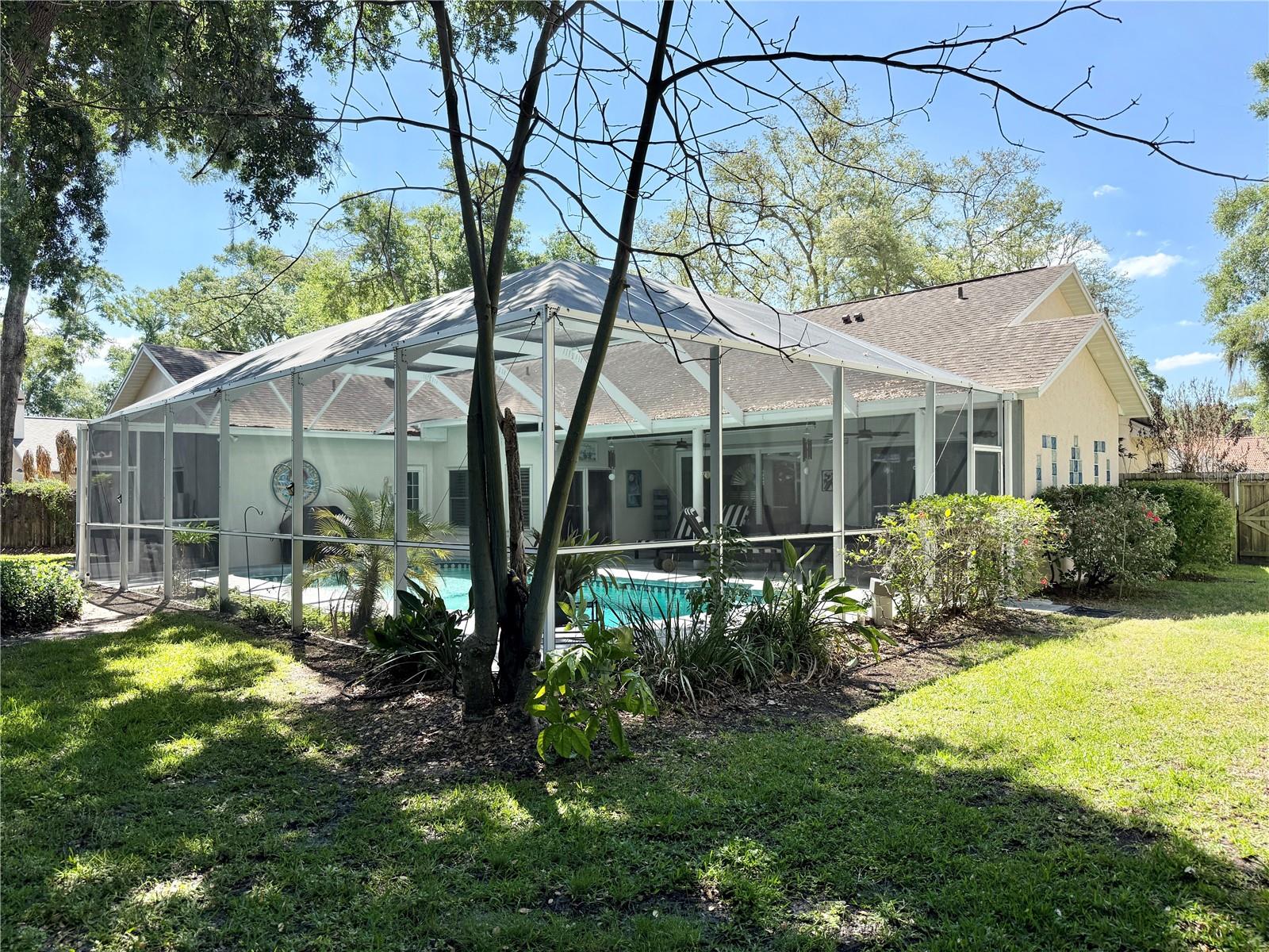 Listing photo id 50 for 6326 Queensway Dr