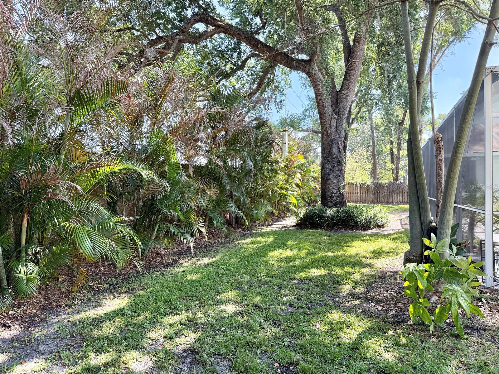 Listing photo id 52 for 6326 Queensway Dr