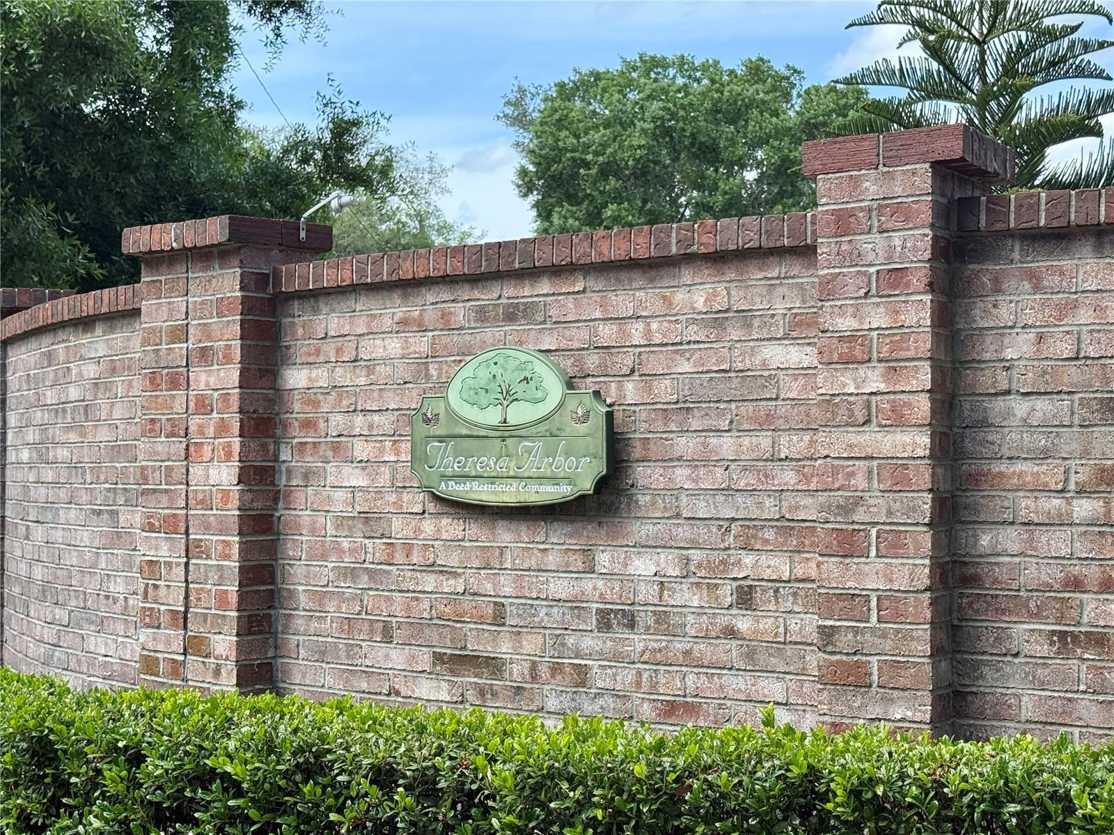 Listing photo id 55 for 6326 Queensway Dr