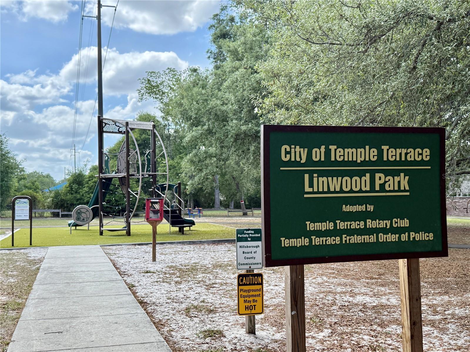 Listing photo id 58 for 6326 Queensway Dr