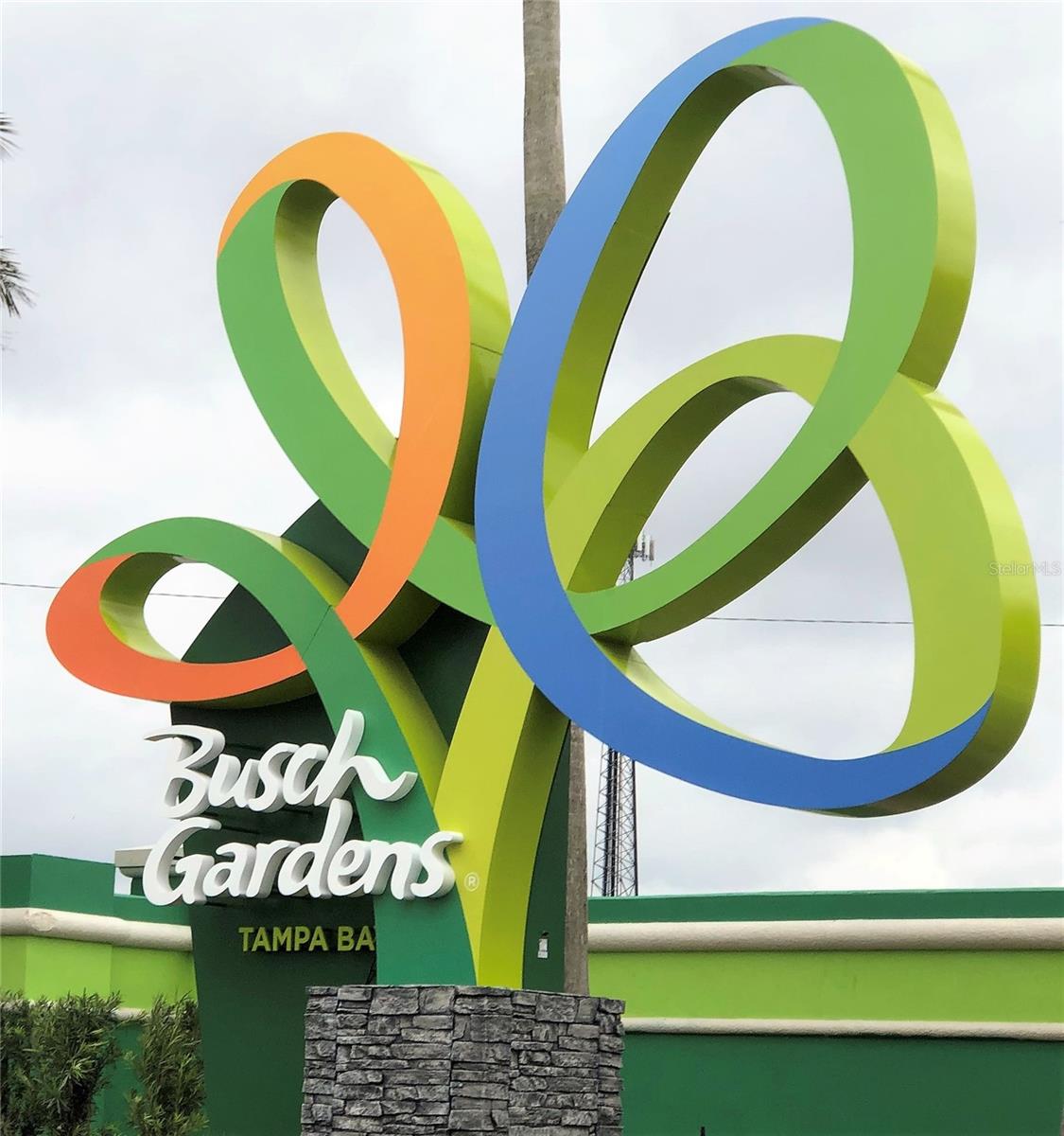 Listing photo id 60 for 6326 Queensway Dr