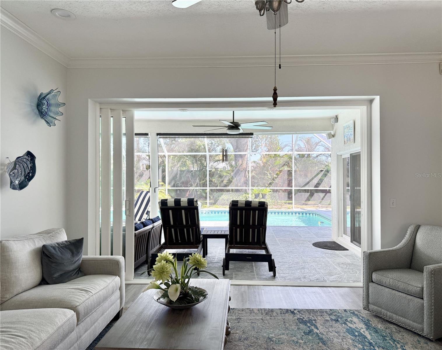 Listing photo id 6 for 6326 Queensway Dr