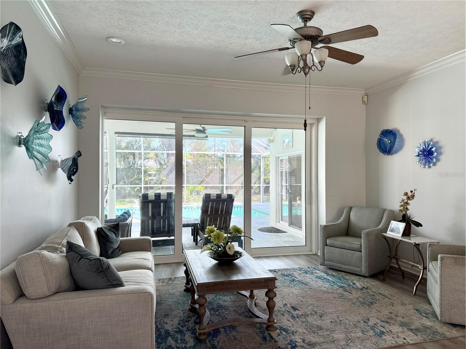 Listing photo id 7 for 6326 Queensway Dr