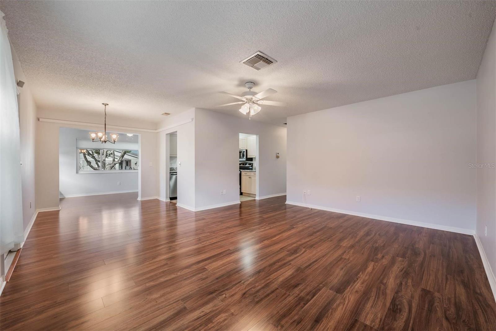 Image 10 of 46 For 214 Gloucester Boulevard