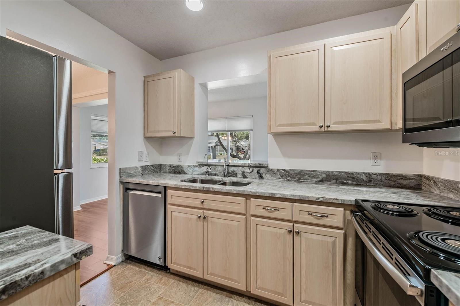 Image 12 of 46 For 214 Gloucester Boulevard