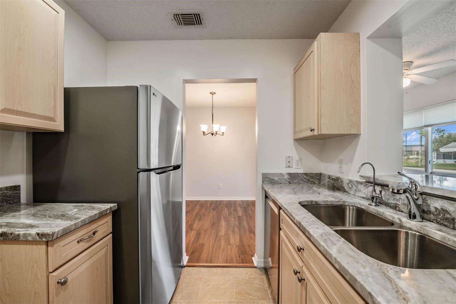 Image 13 of 46 For 214 Gloucester Boulevard