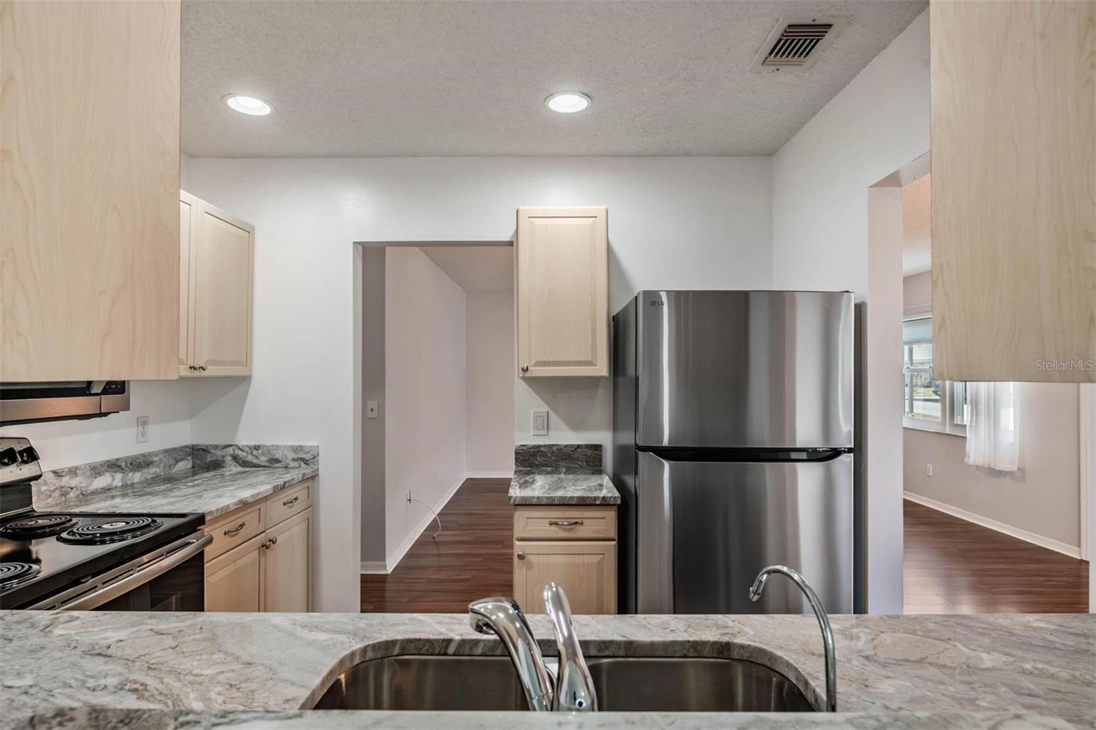 Image 15 of 46 For 214 Gloucester Boulevard