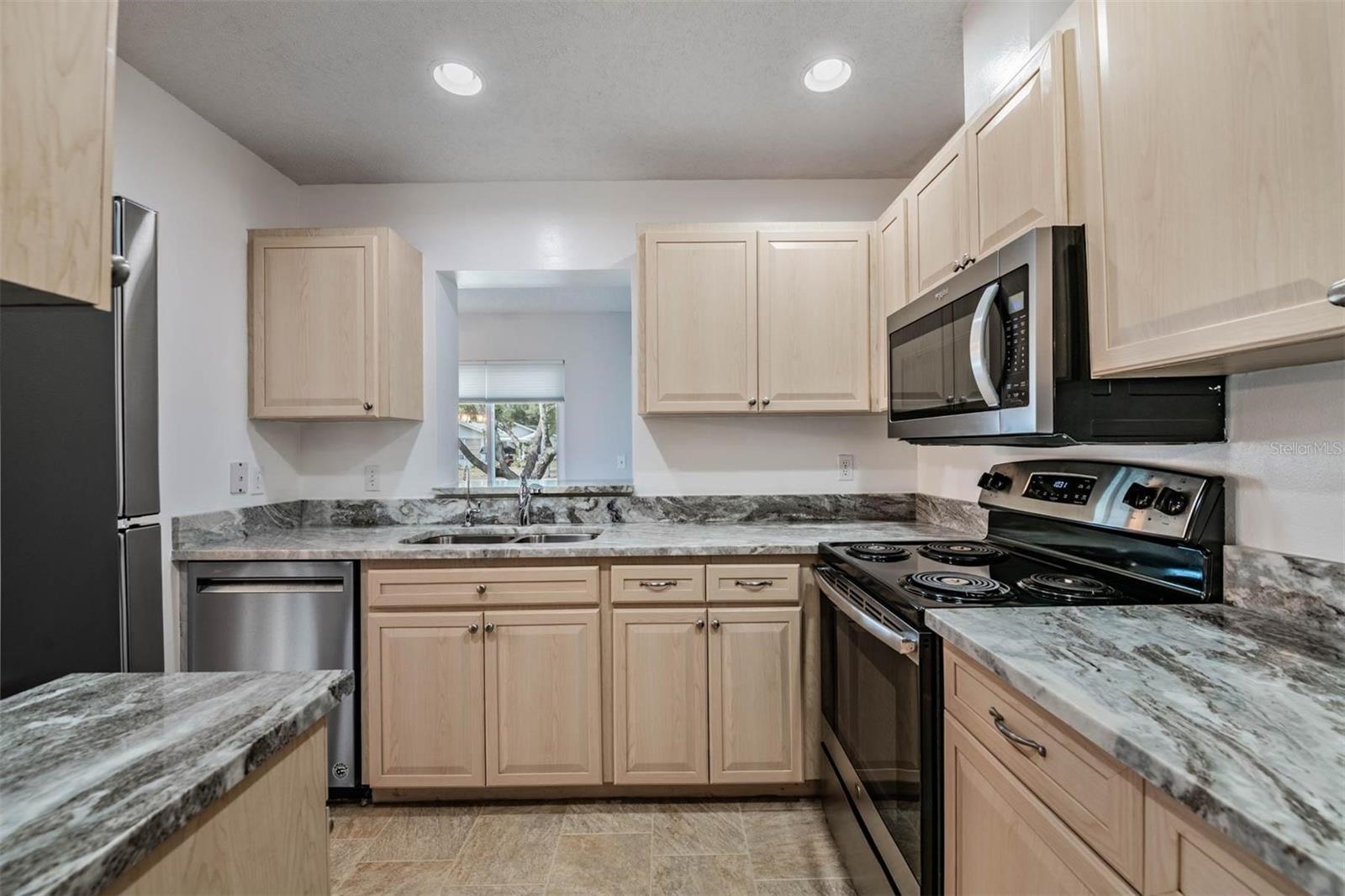 Image 16 of 46 For 214 Gloucester Boulevard