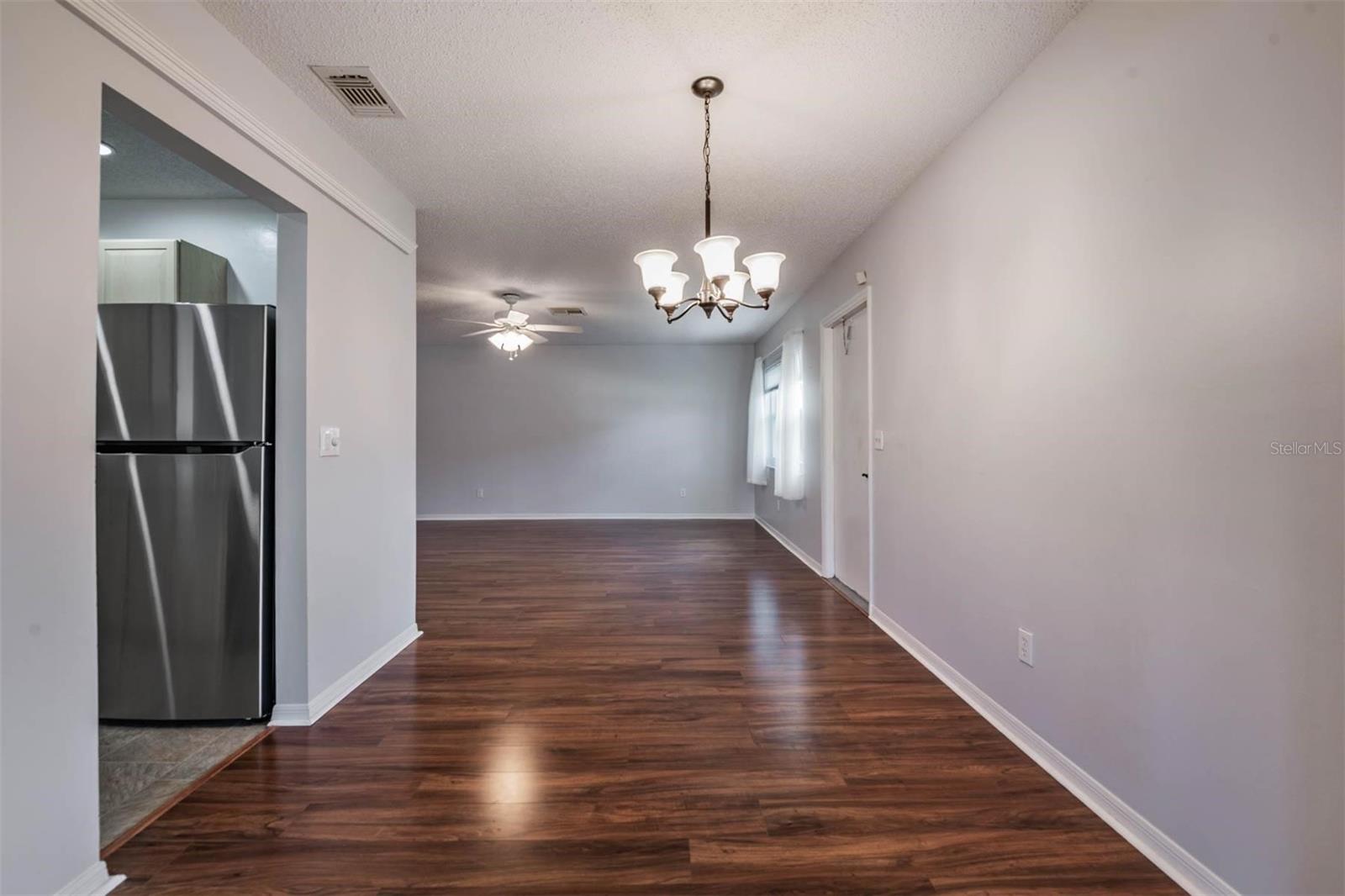 Image 18 of 46 For 214 Gloucester Boulevard